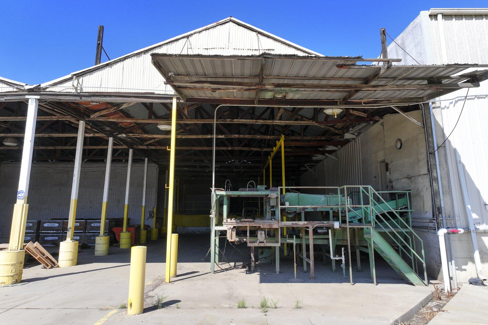 460 - 461 Valencia St, Lindsay, CA 93247