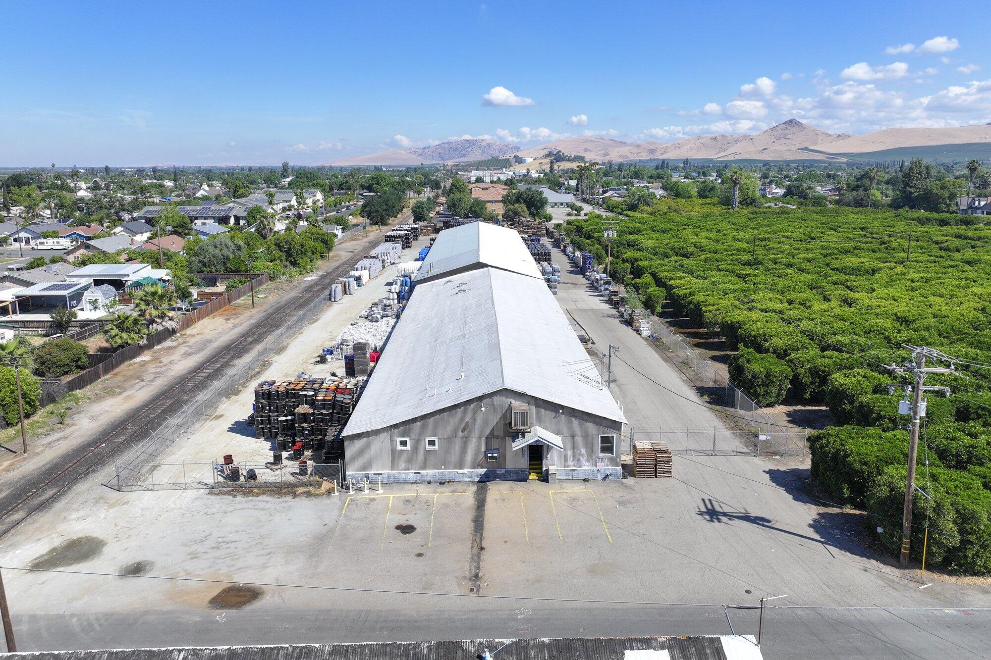 460 - 461 Valencia St, Lindsay, CA 93247