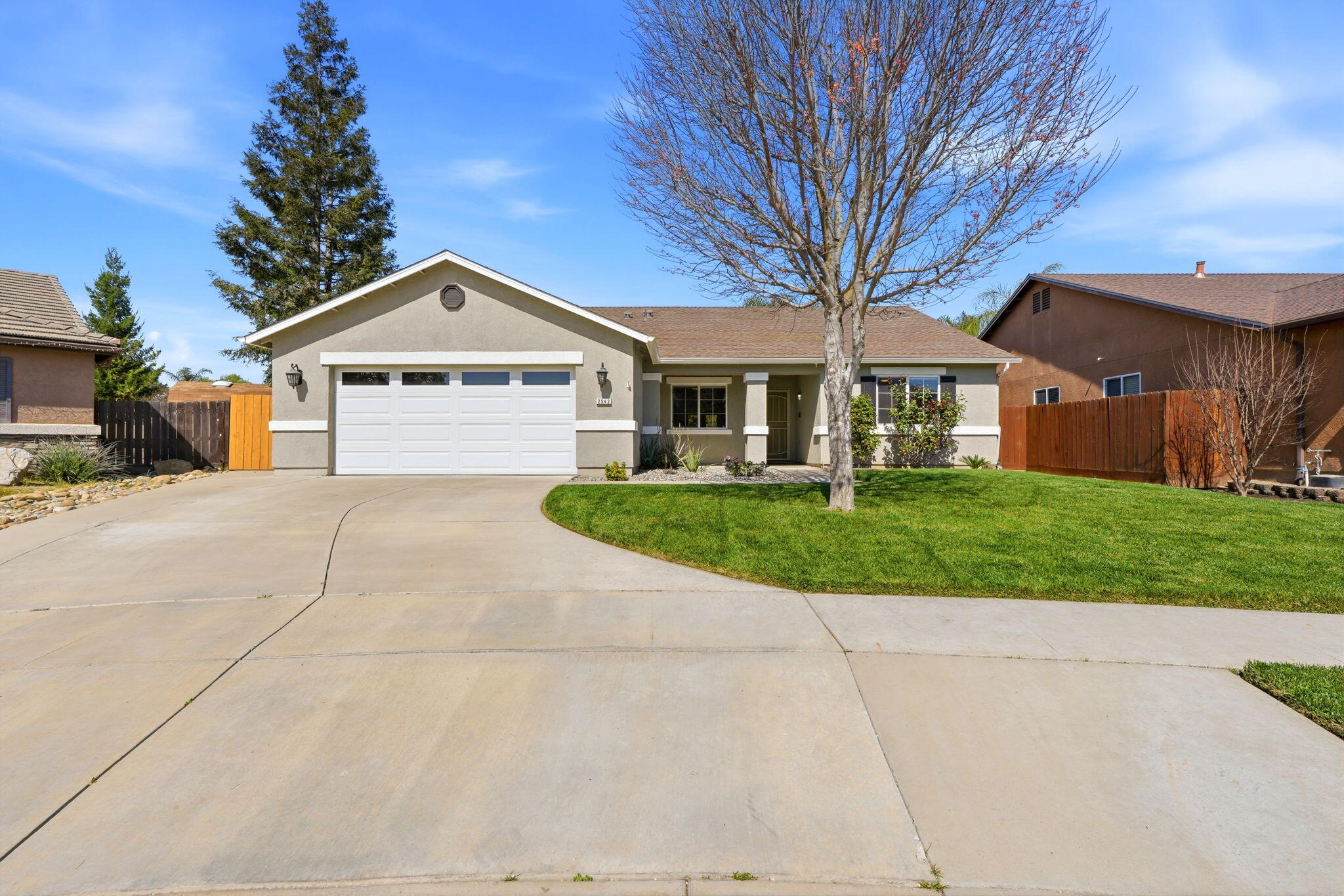2542 E Parkview Ave, Visalia, CA 93292