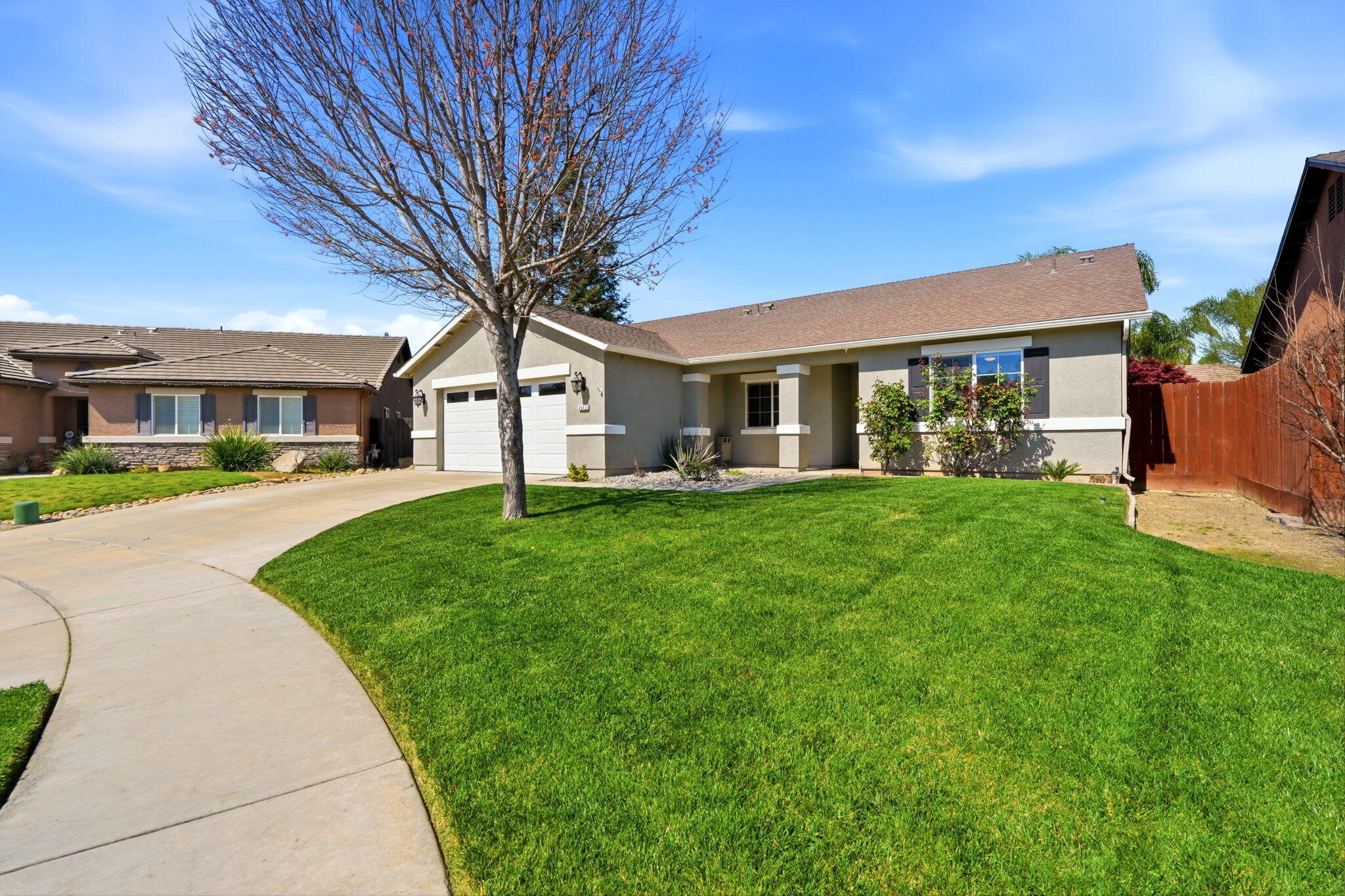 2542 E Parkview Ave, Visalia, CA 93292