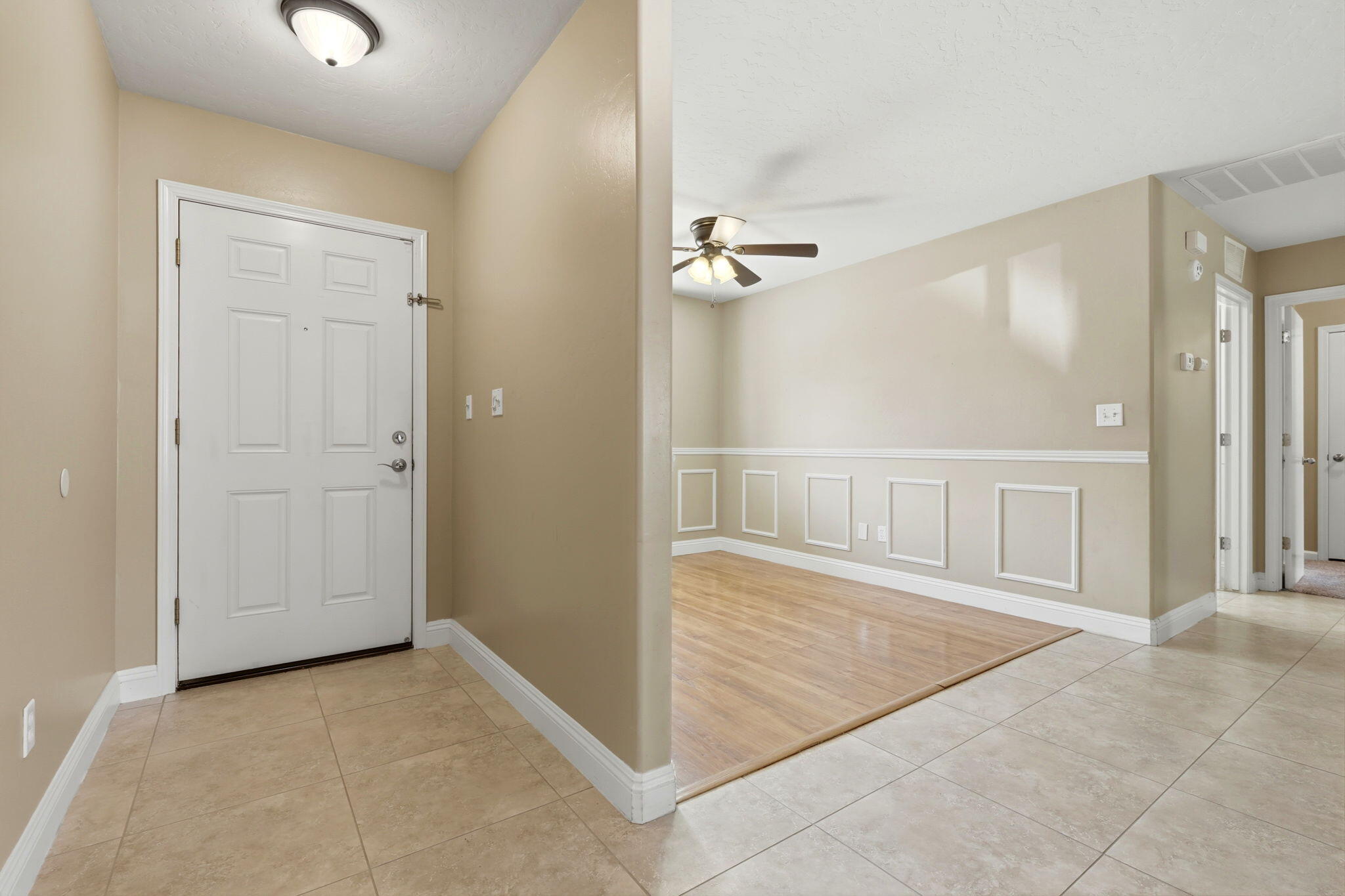 2542 E Parkview Ave, Visalia, CA 93292