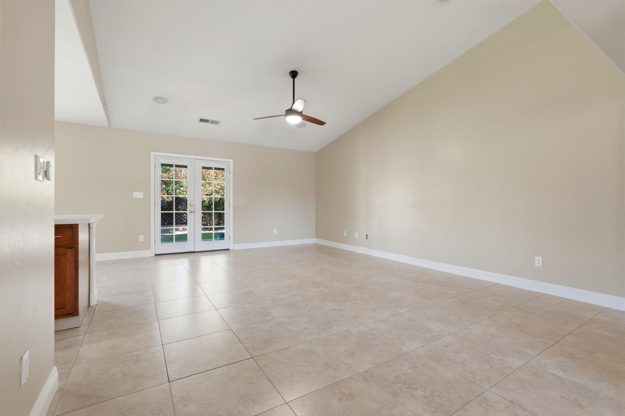 2542 E Parkview Ave, Visalia, CA 93292