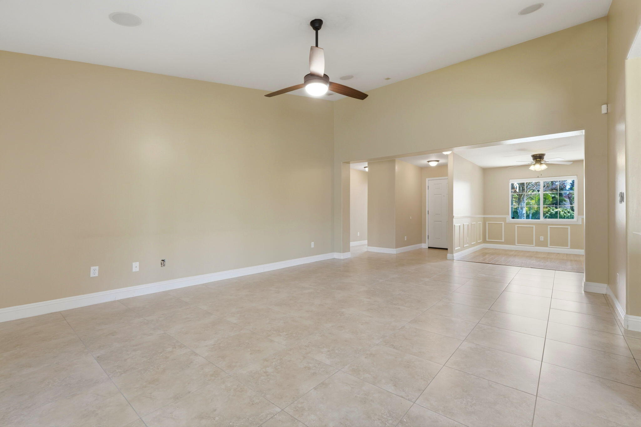 2542 E Parkview Ave, Visalia, CA 93292