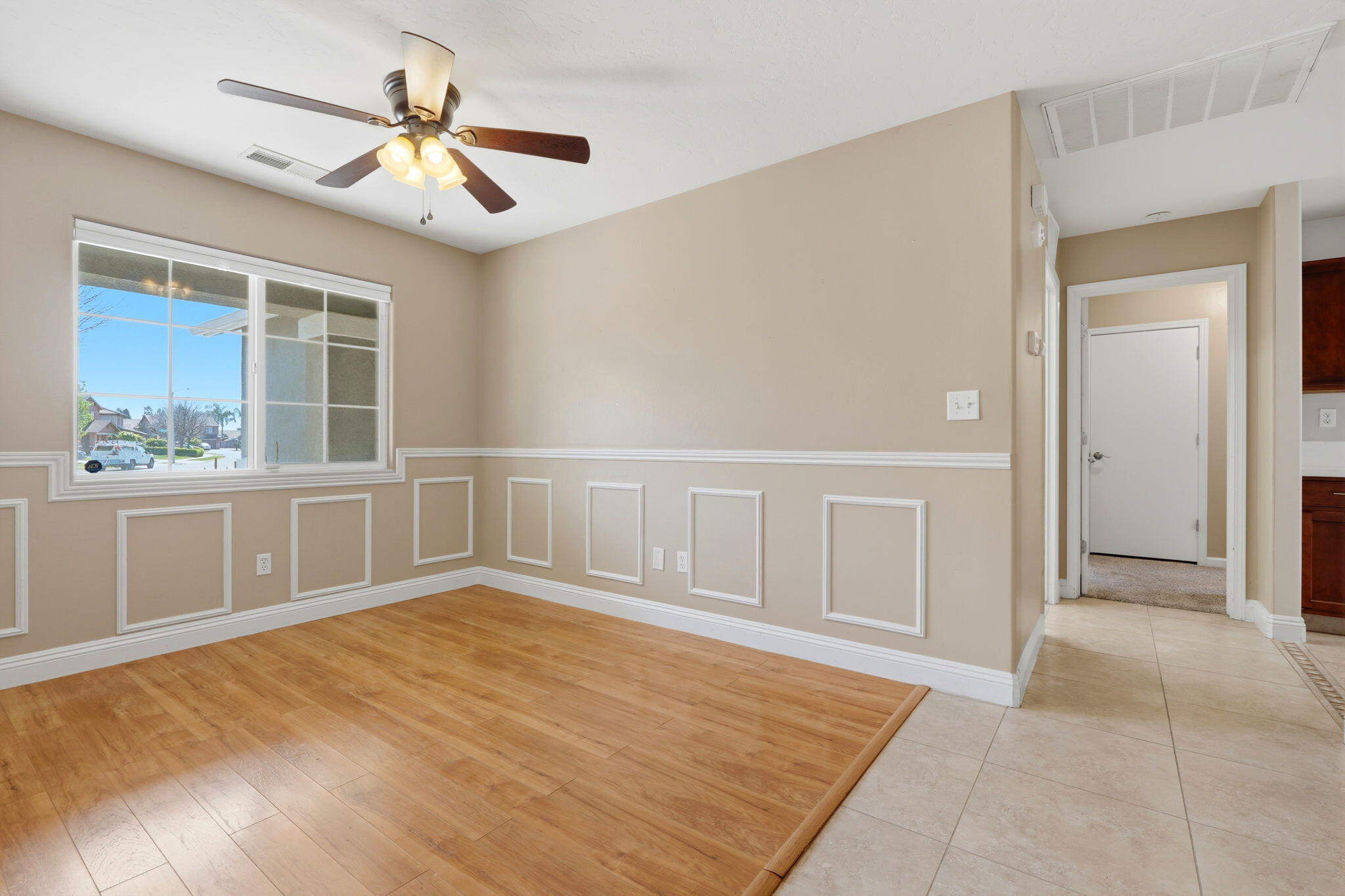 2542 E Parkview Ave, Visalia, CA 93292