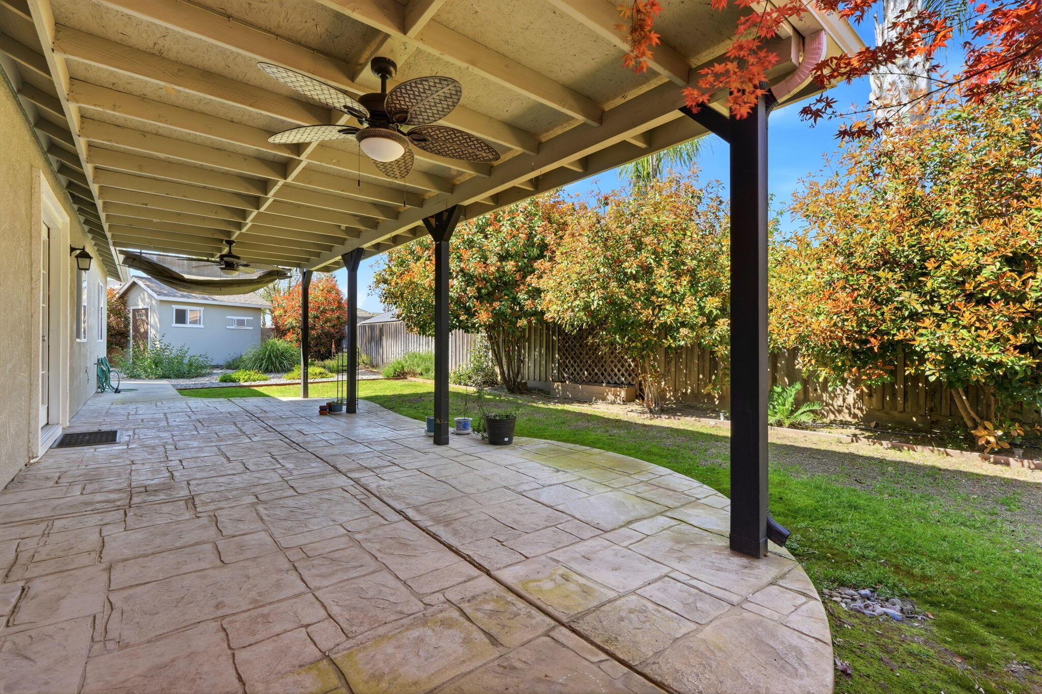 2542 E Parkview Ave, Visalia, CA 93292