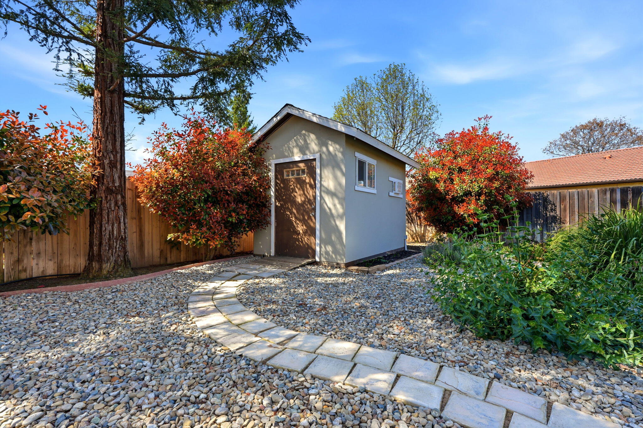 2542 E Parkview Ave, Visalia, CA 93292