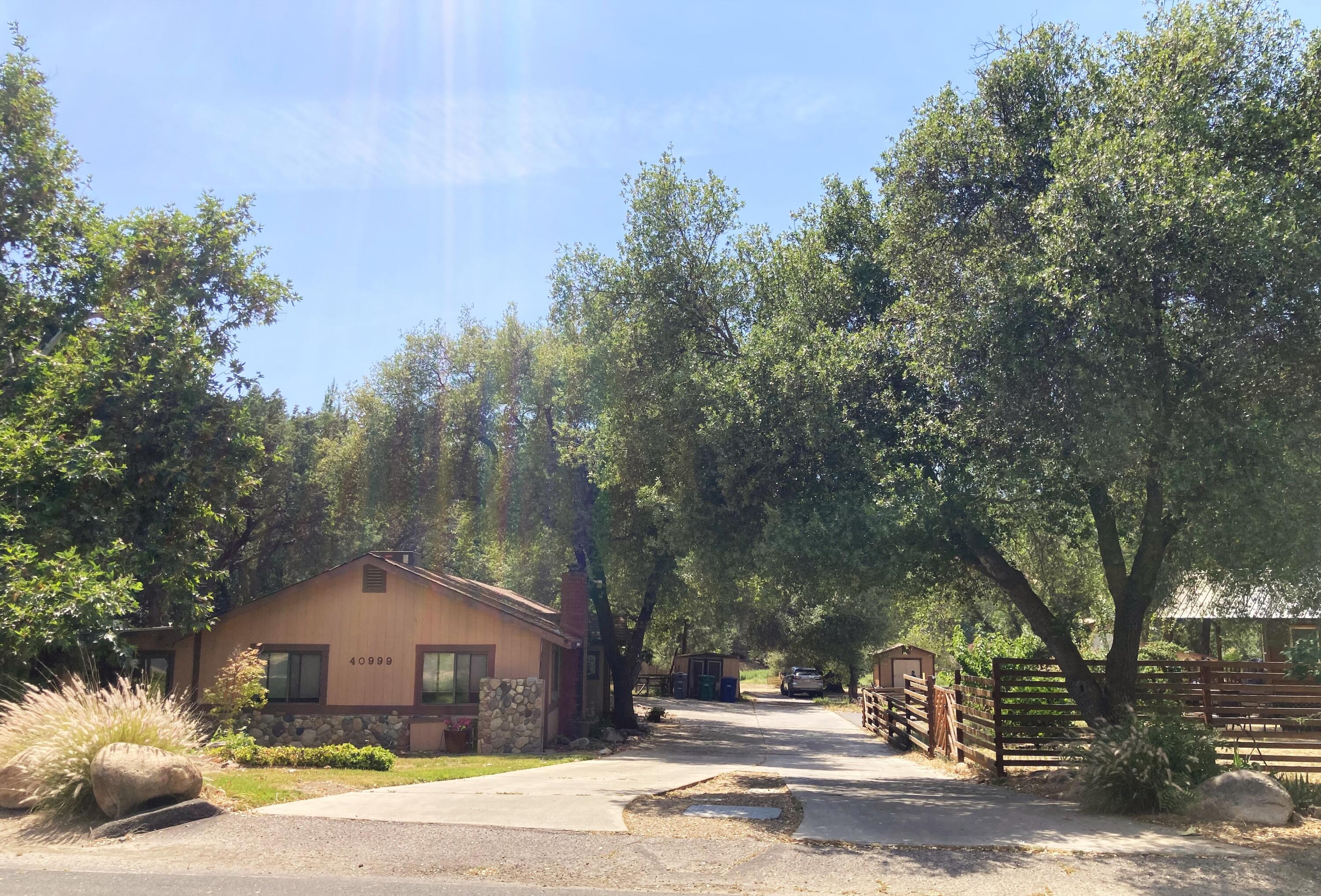 40999 Cherokee Oaks Dr, Three Rivers, CA 93271