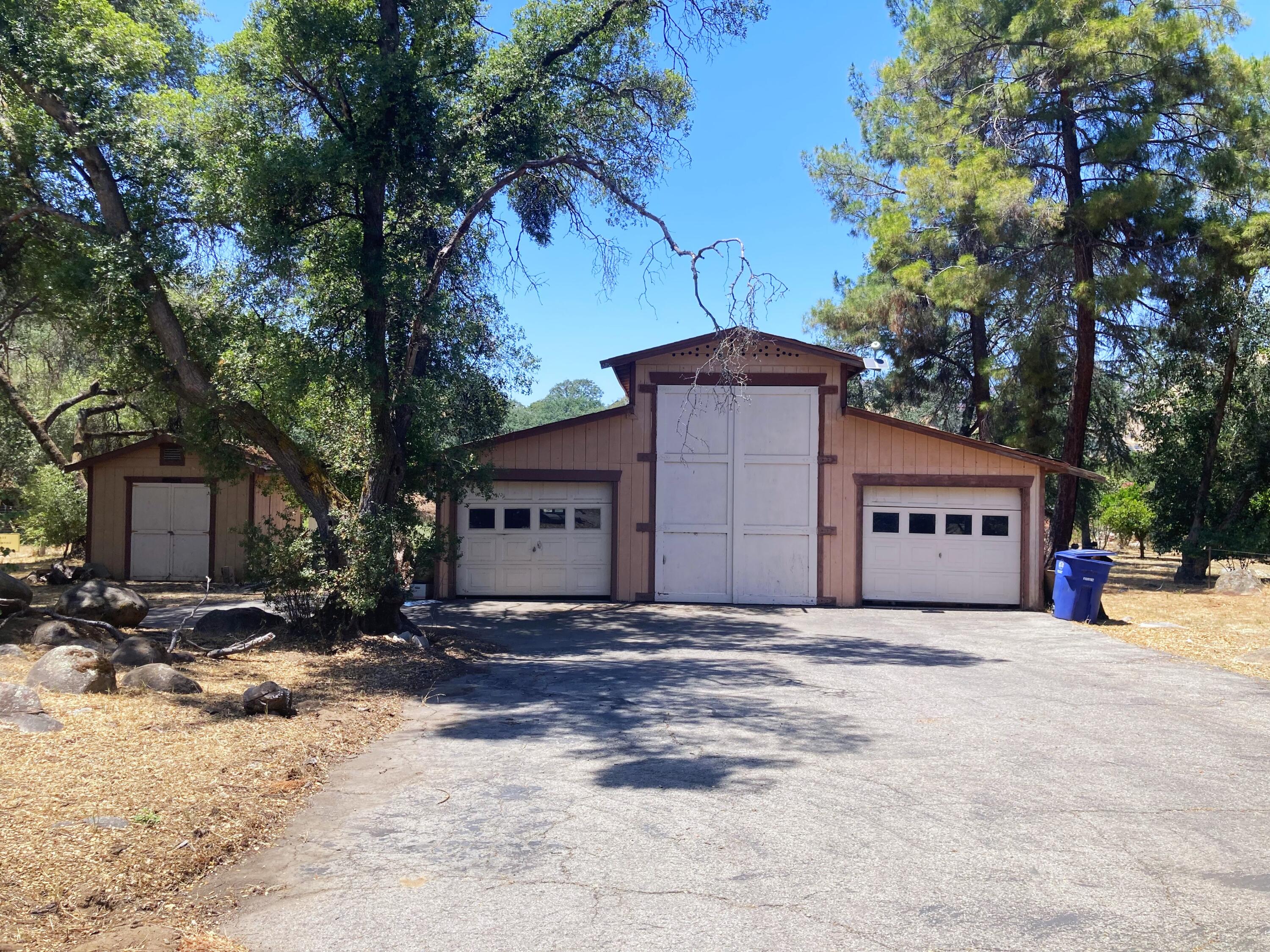 40999 Cherokee Oaks Dr, Three Rivers, CA 93271