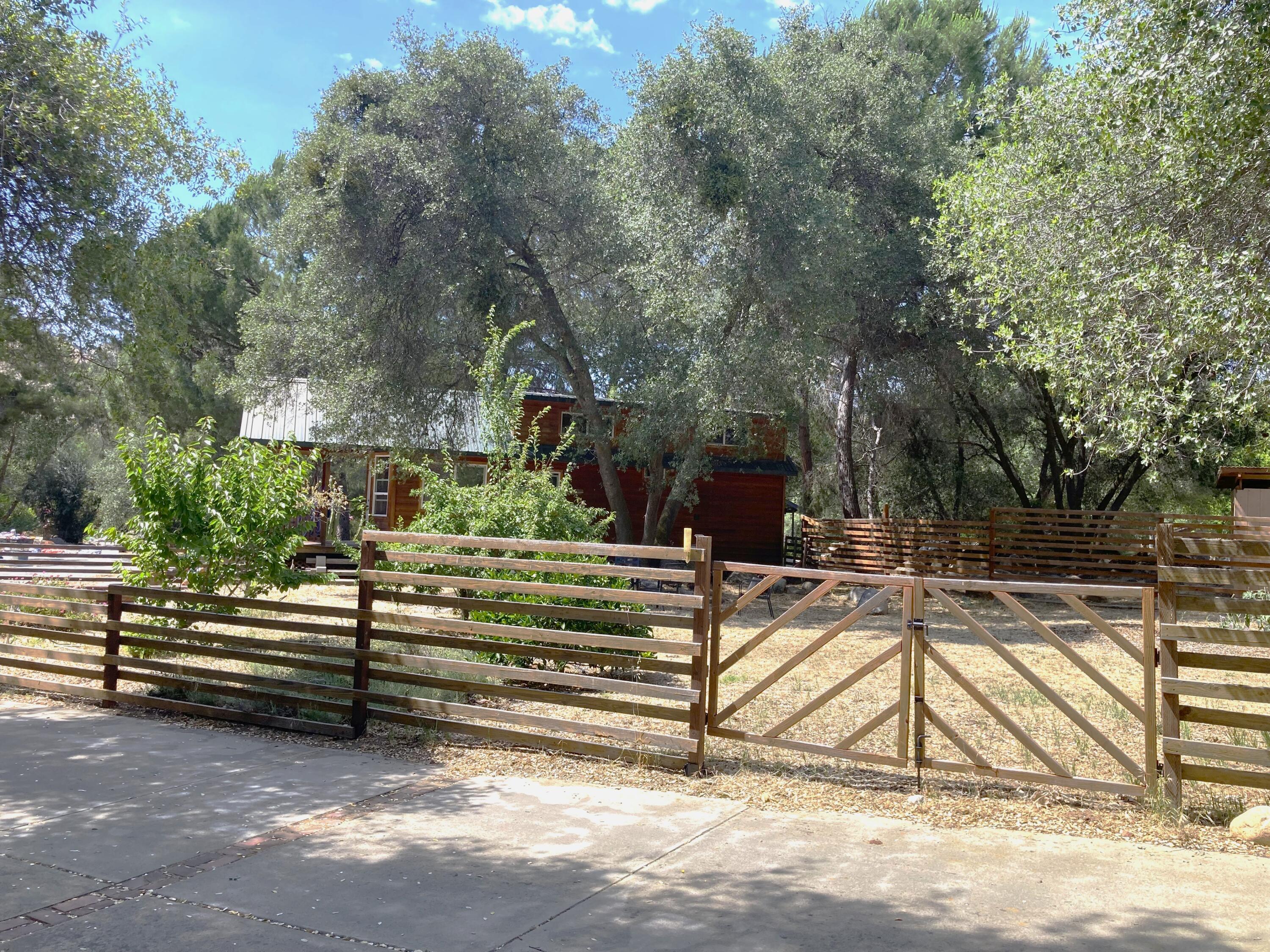 40999 Cherokee Oaks Dr, Three Rivers, CA 93271