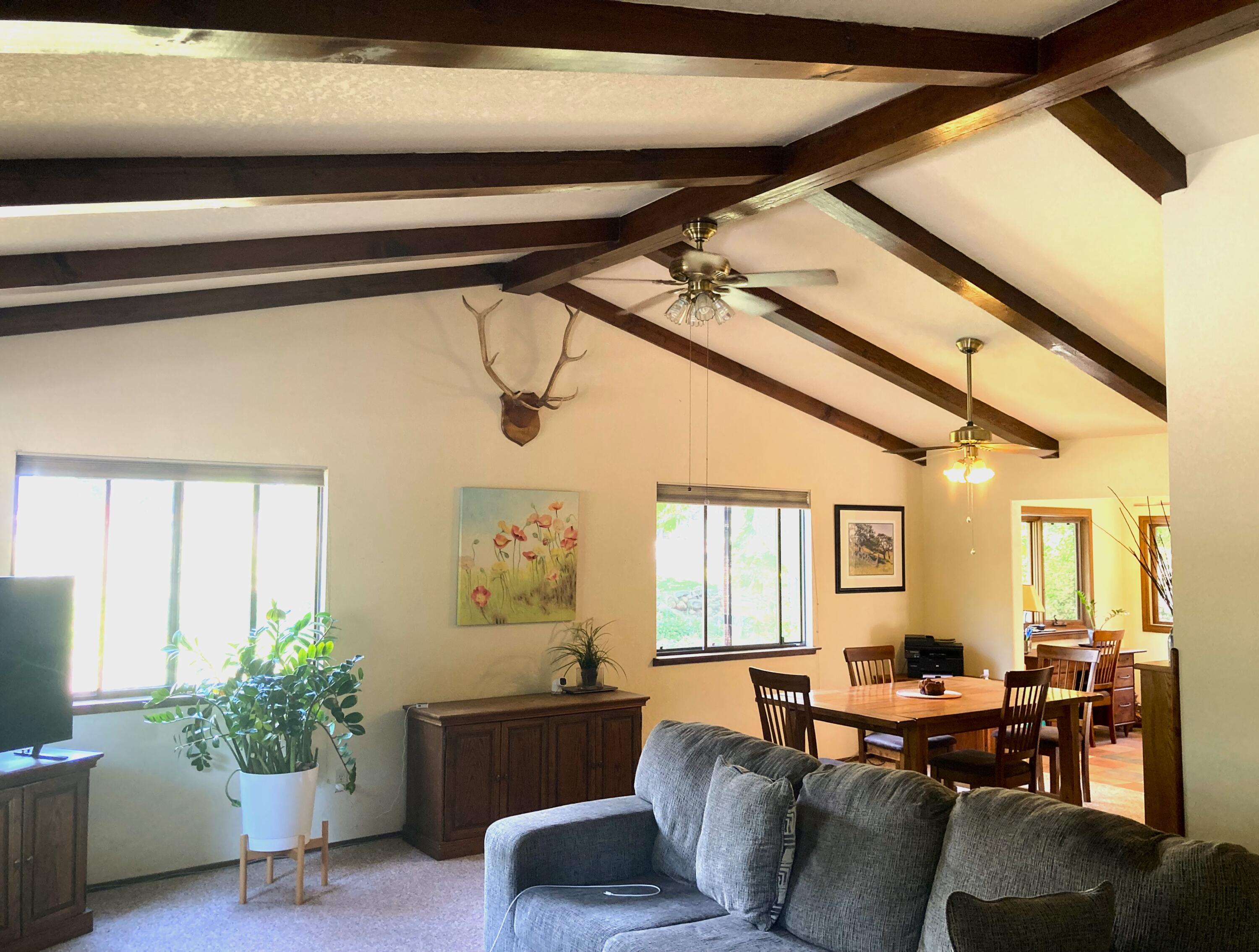 40999 Cherokee Oaks Dr, Three Rivers, CA 93271