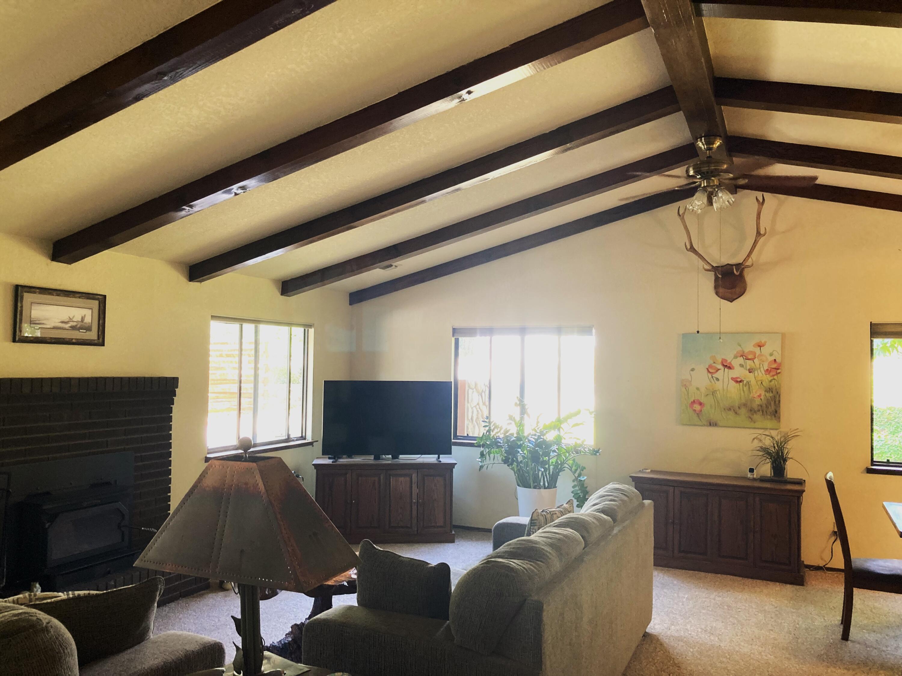 40999 Cherokee Oaks Dr, Three Rivers, CA 93271