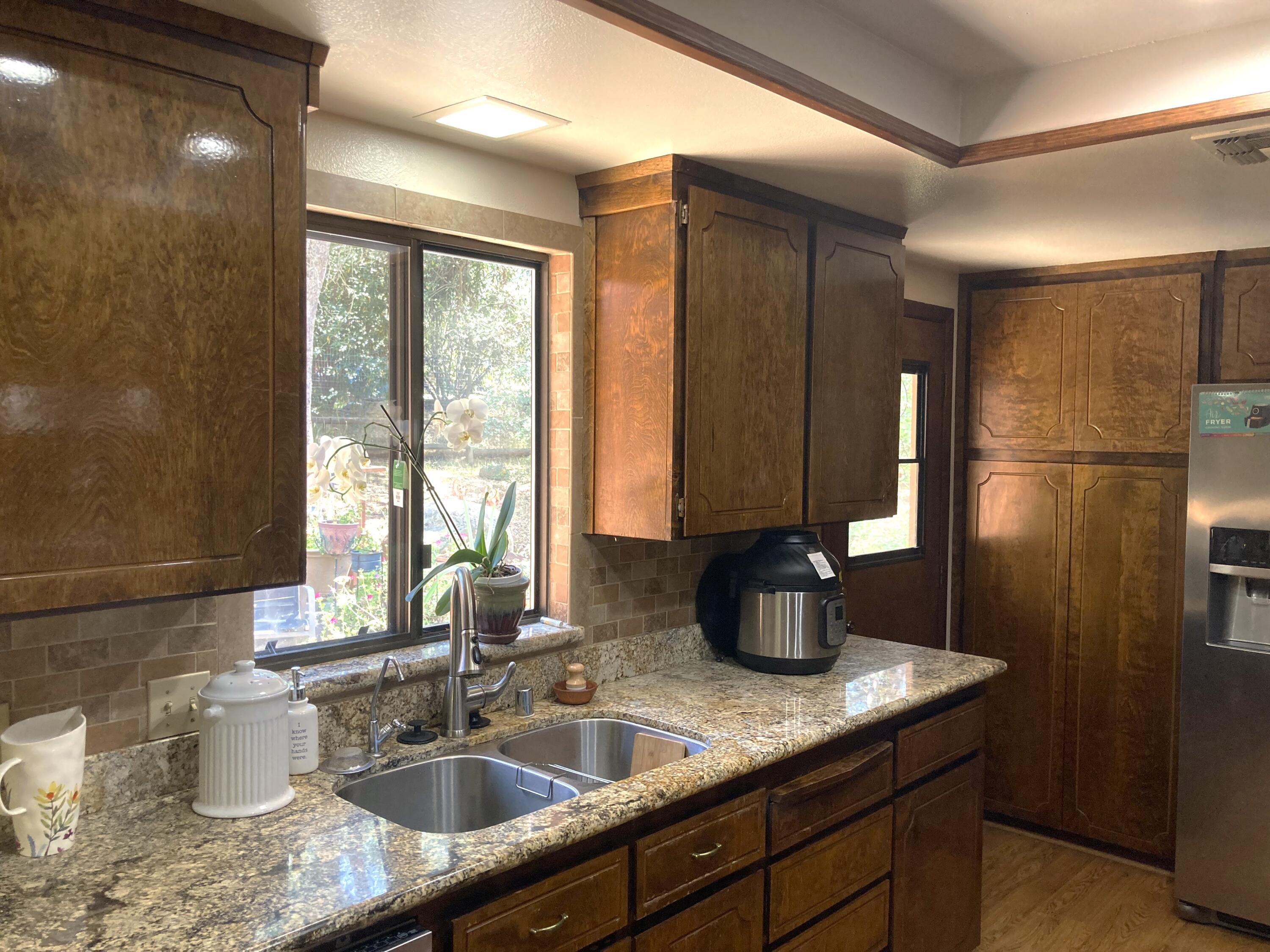 40999 Cherokee Oaks Dr, Three Rivers, CA 93271