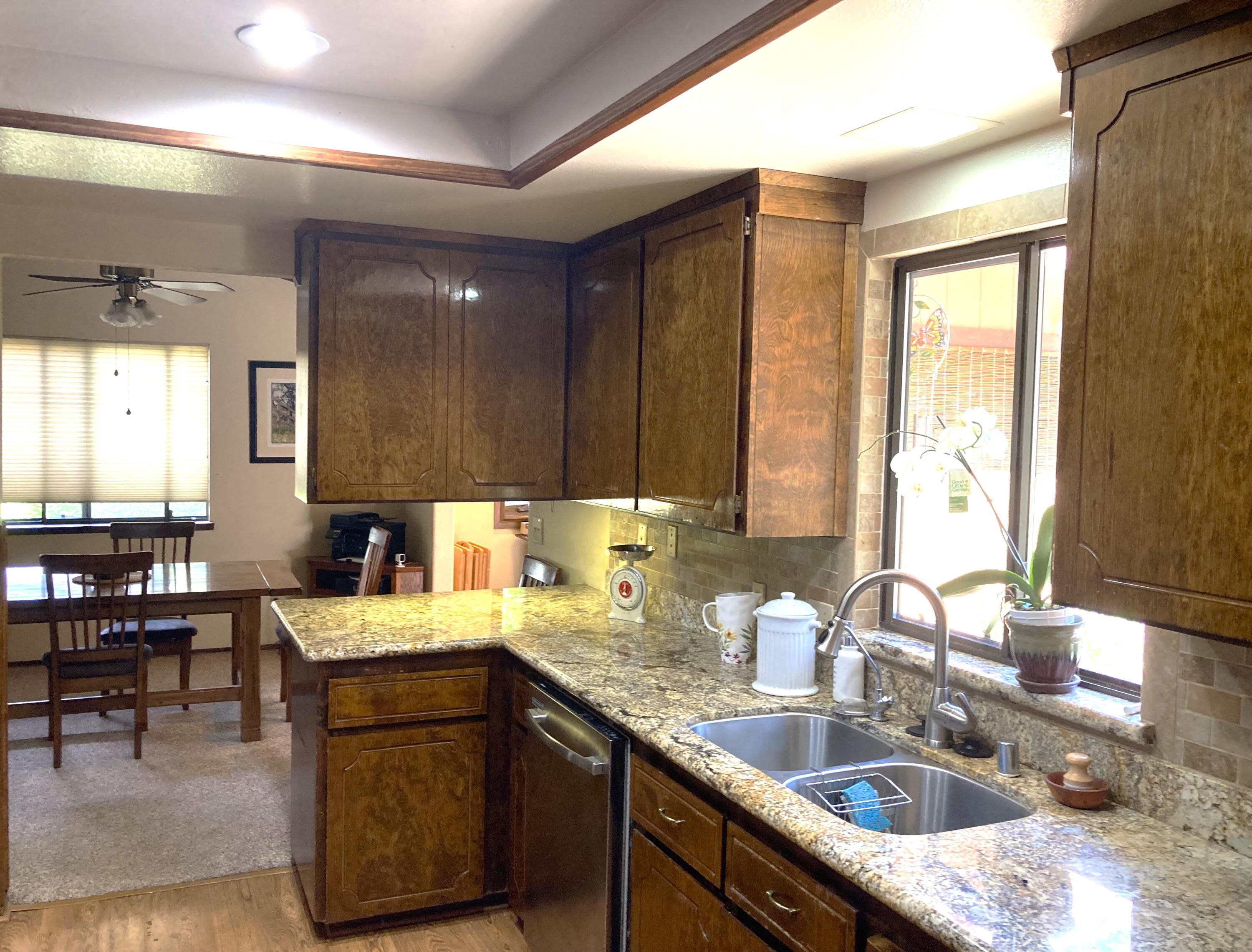 40999 Cherokee Oaks Dr, Three Rivers, CA 93271