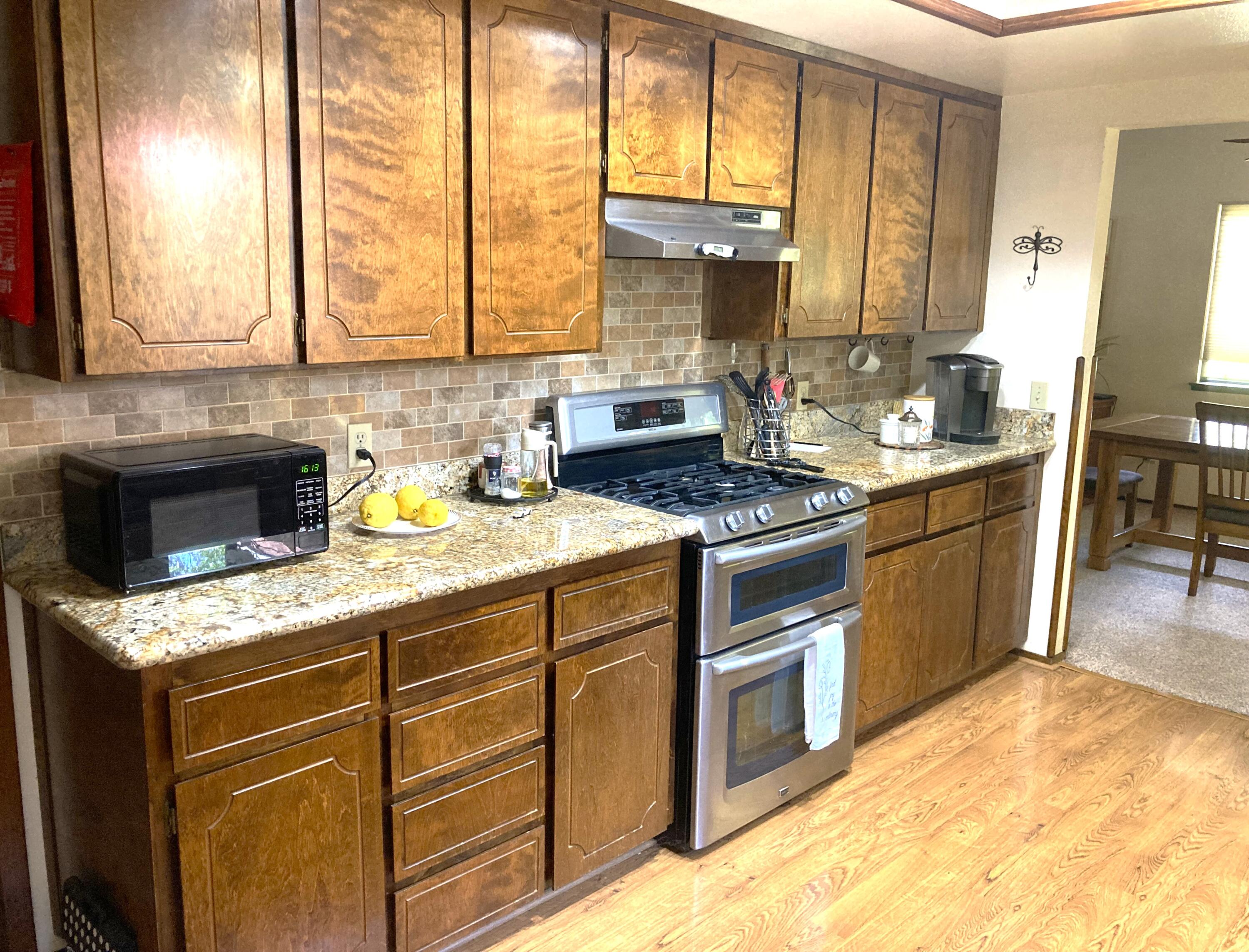 40999 Cherokee Oaks Dr, Three Rivers, CA 93271