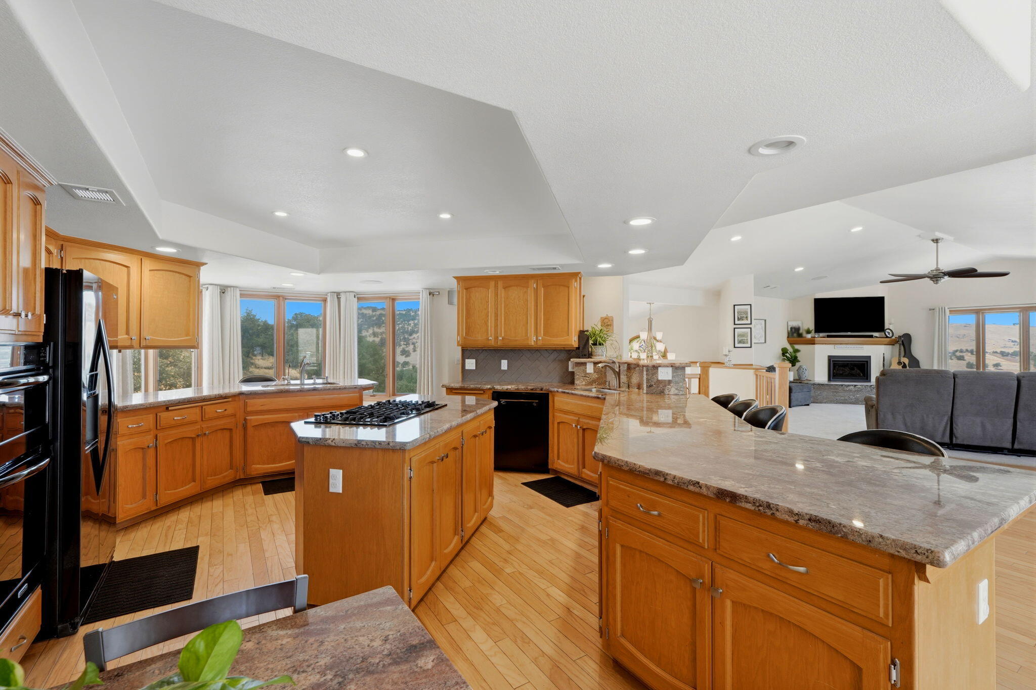 16247 Mustang Dr, Springville, CA 93265