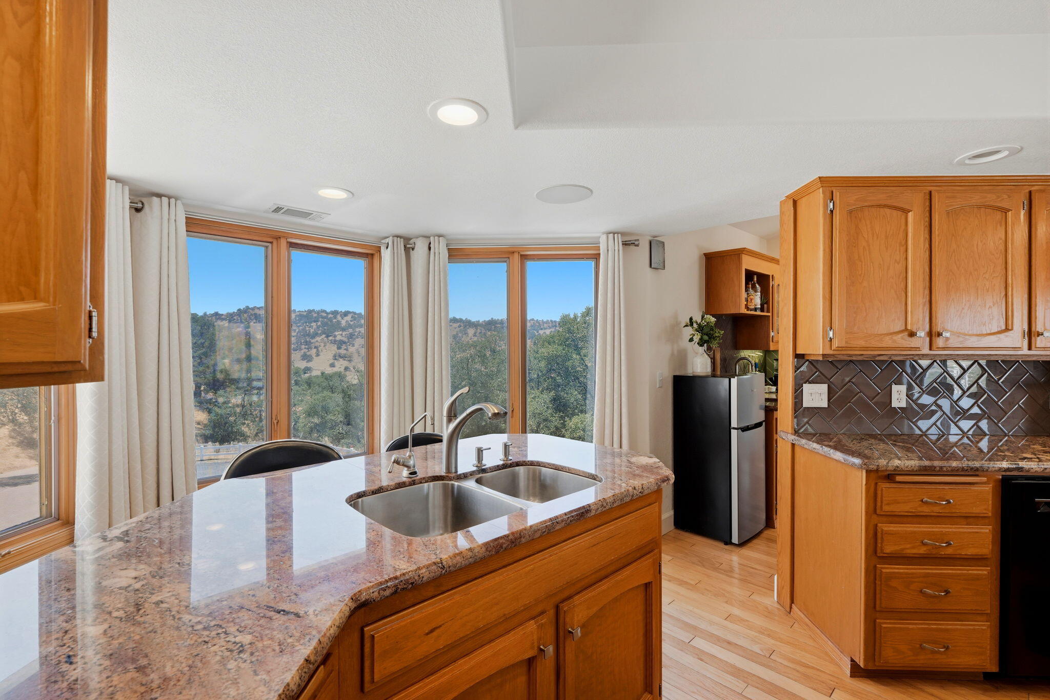 16247 Mustang Dr, Springville, CA 93265