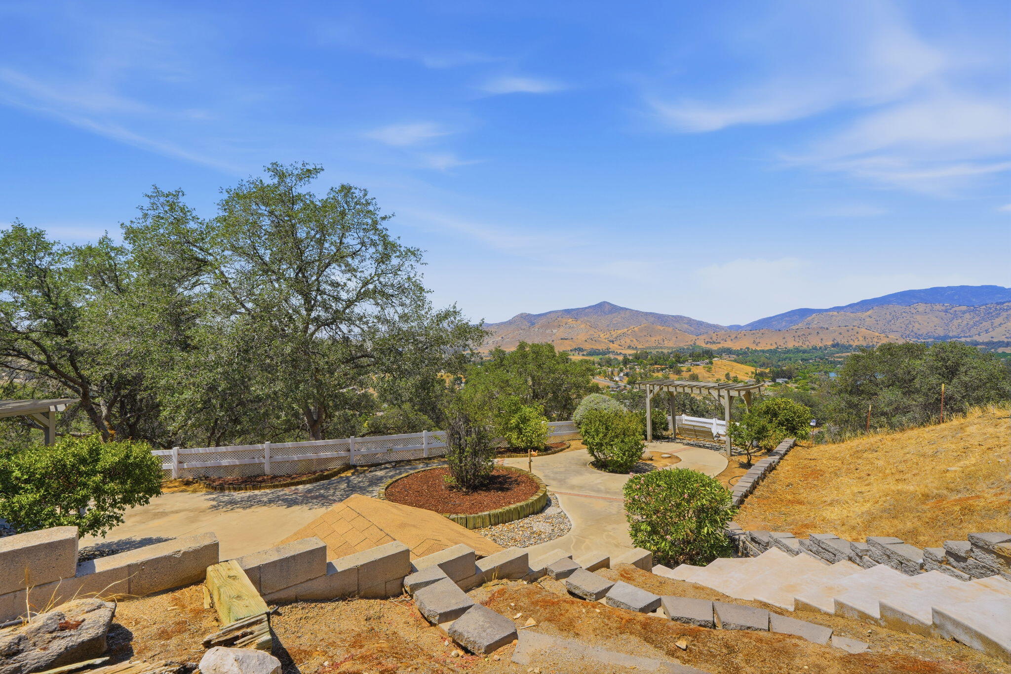 16247 Mustang Dr, Springville, CA 93265