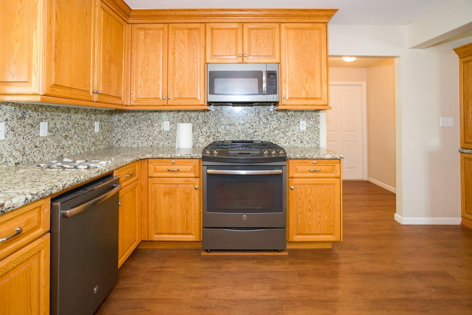 1956 S Indiana St, Porterville, CA 93257