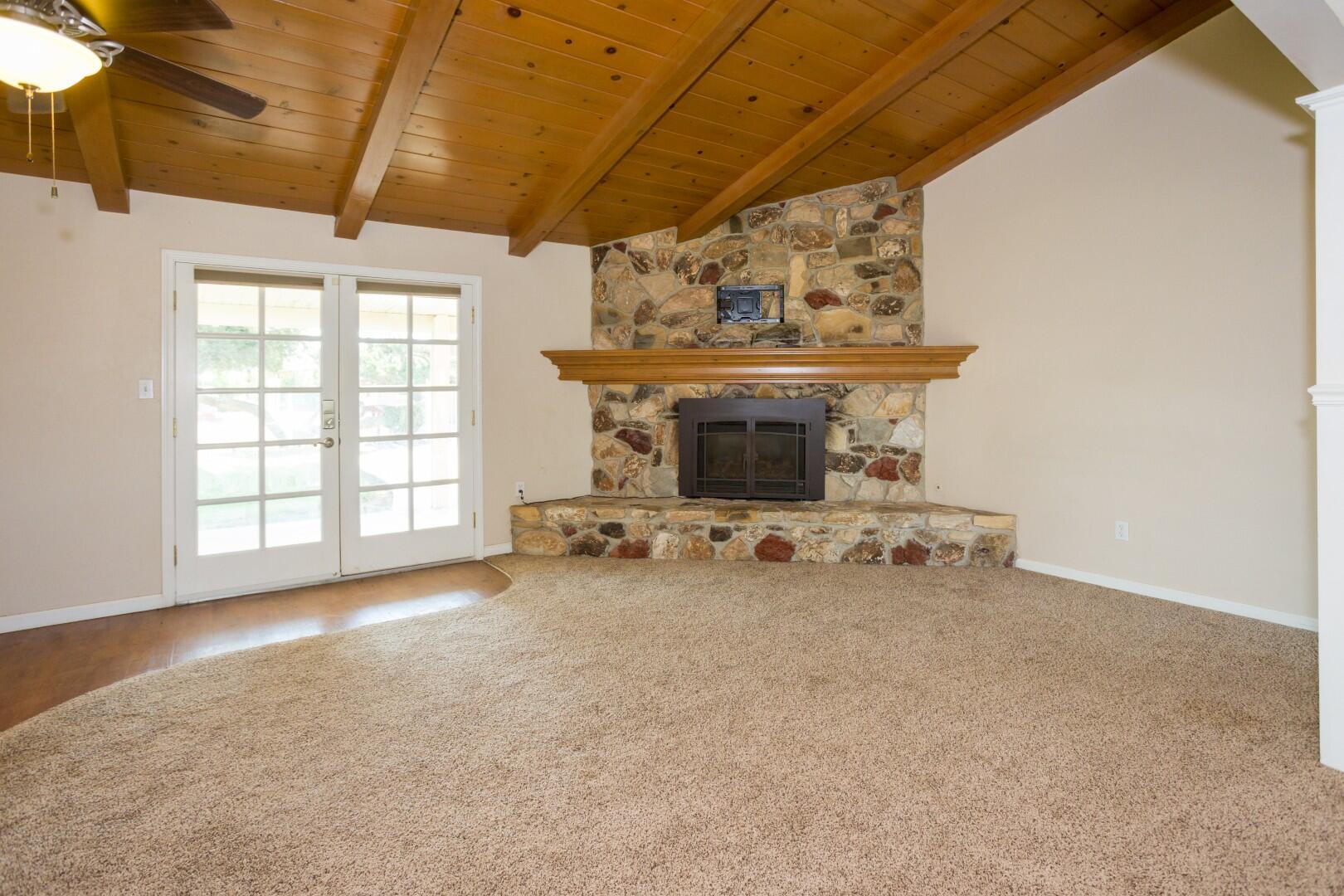 1956 S Indiana St, Porterville, CA 93257