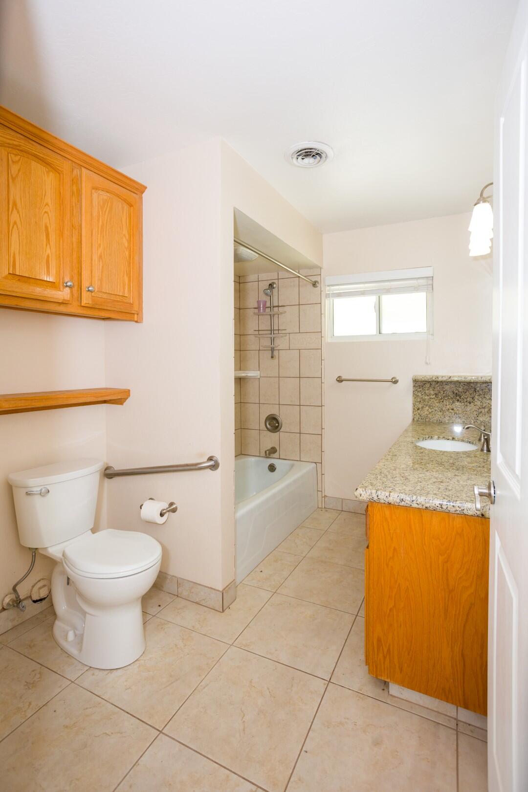 1956 S Indiana St, Porterville, CA 93257
