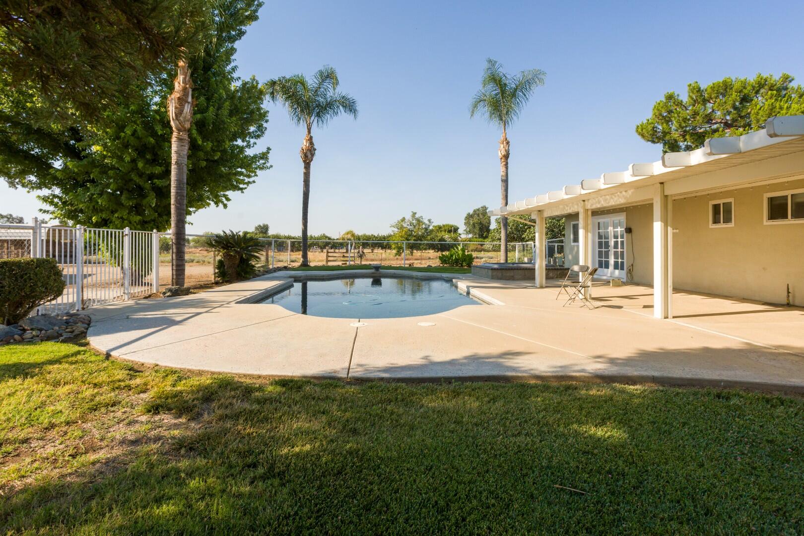 1956 S Indiana St, Porterville, CA 93257