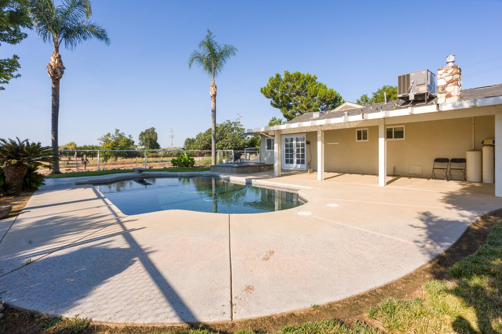 1956 S Indiana St, Porterville, CA 93257