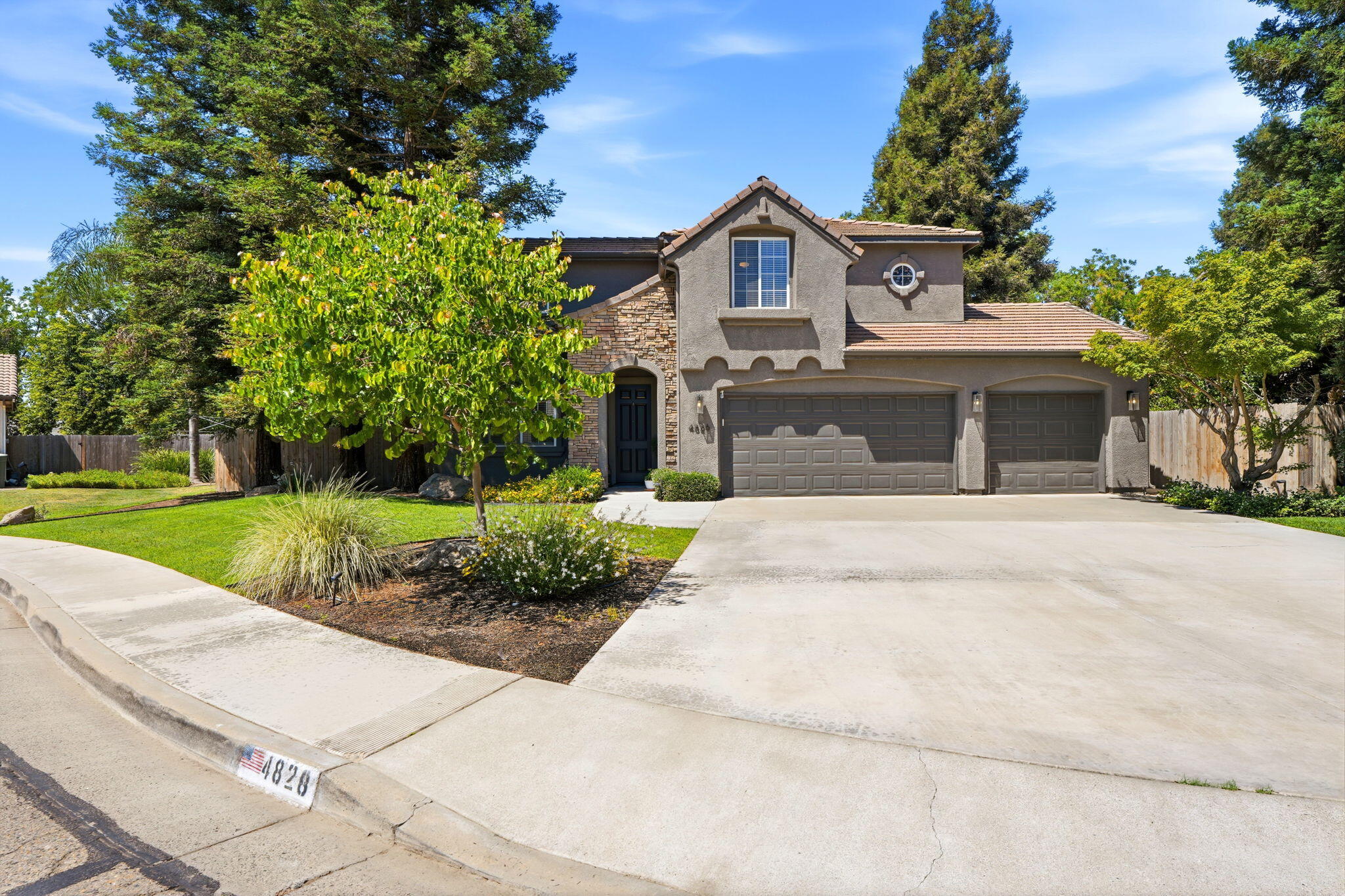 4826 W Ceres Ct, Visalia, CA 93291