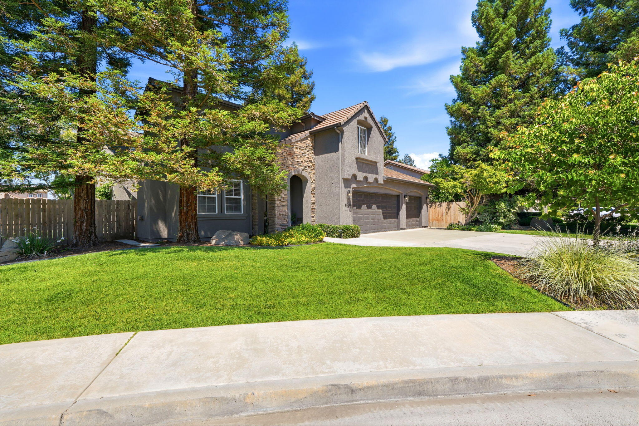 4826 W Ceres Ct, Visalia, CA 93291