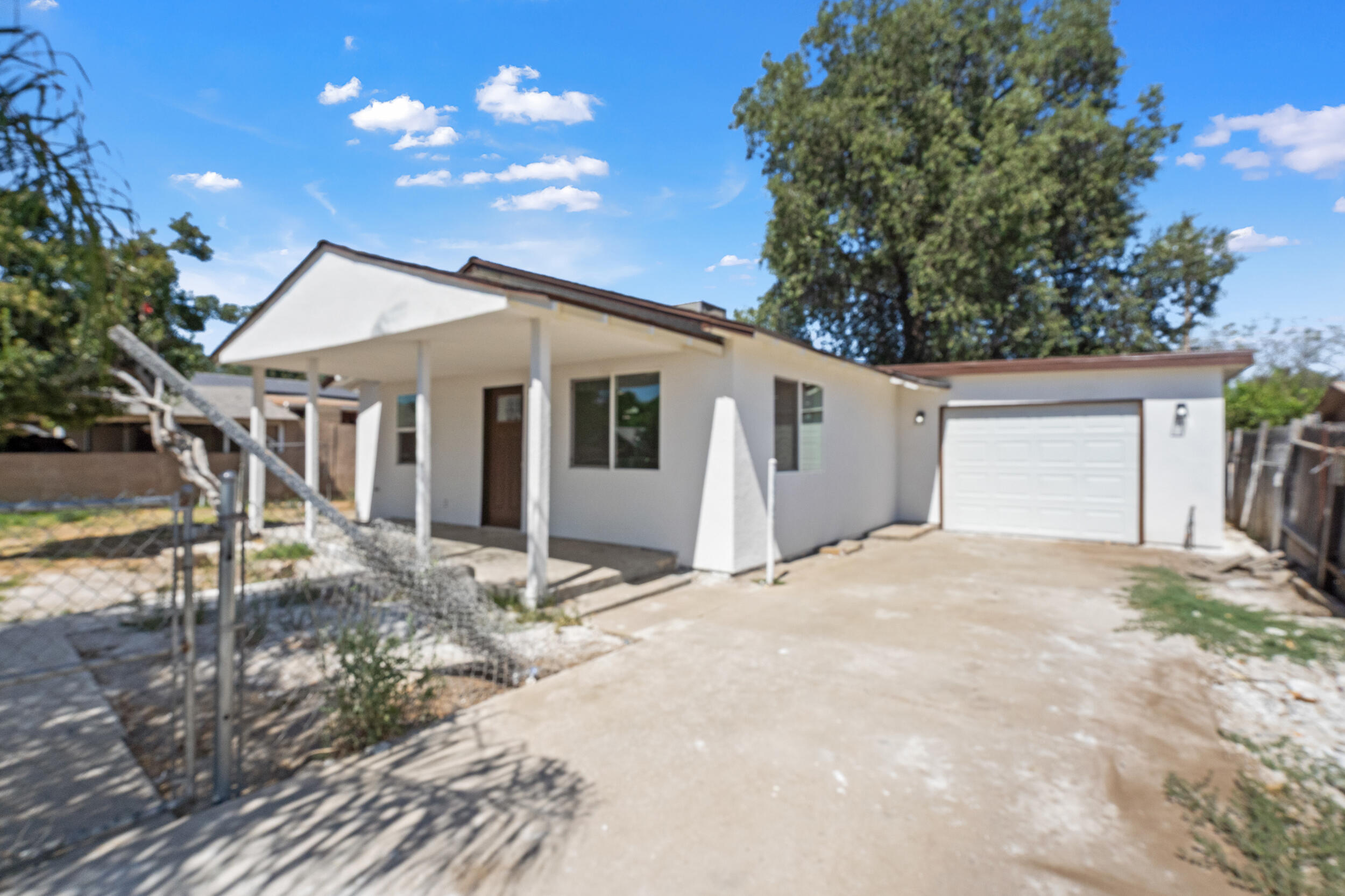 460 S Shasta Ave, Farmersville, CA 93223