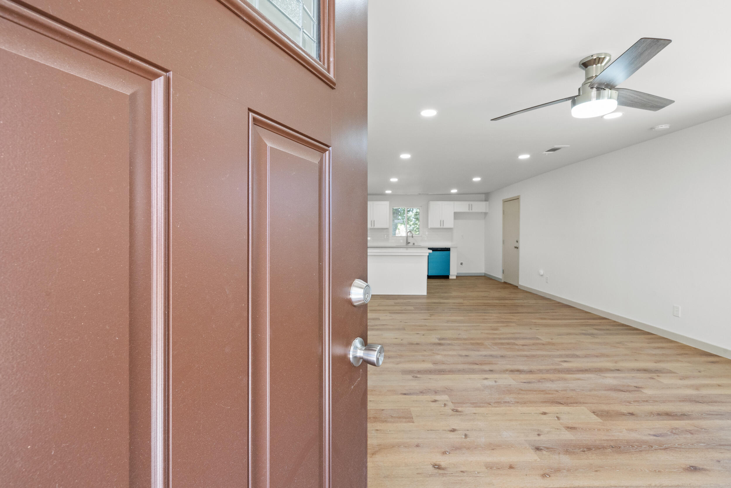 460 S Shasta Ave, Farmersville, CA 93223