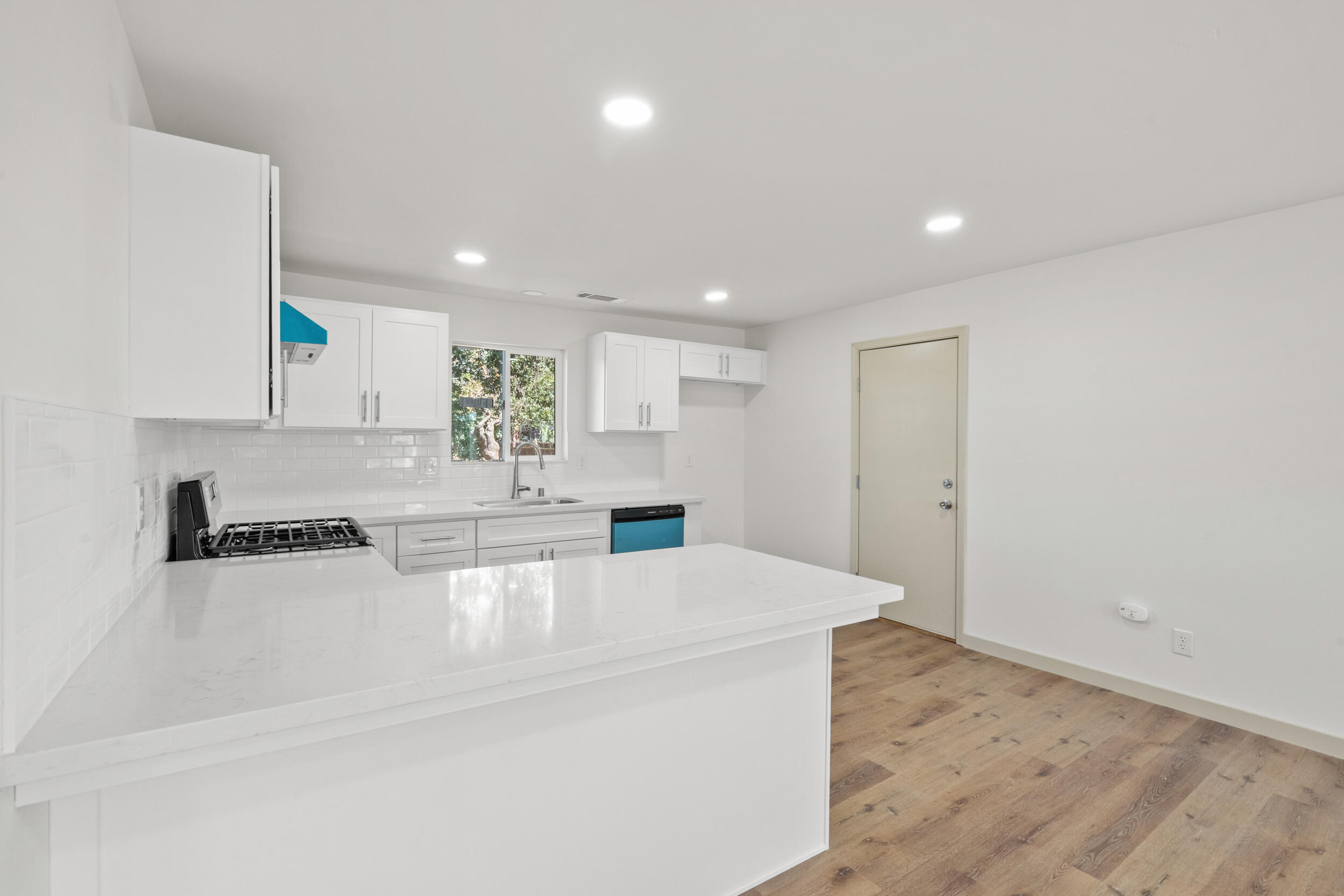 460 S Shasta Ave, Farmersville, CA 93223