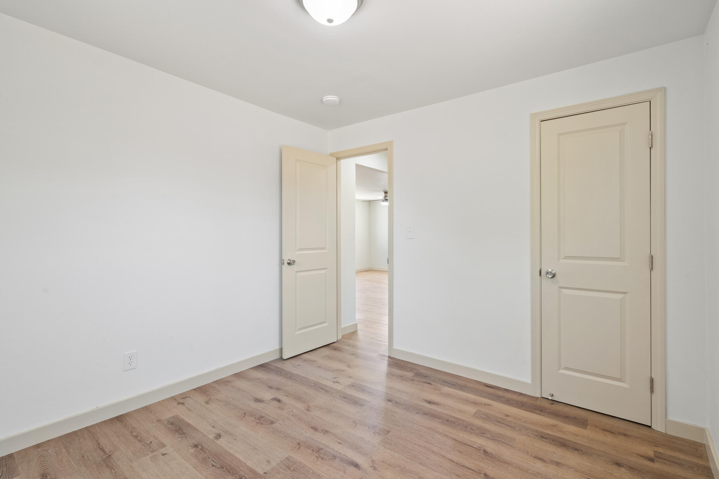 460 S Shasta Ave, Farmersville, CA 93223