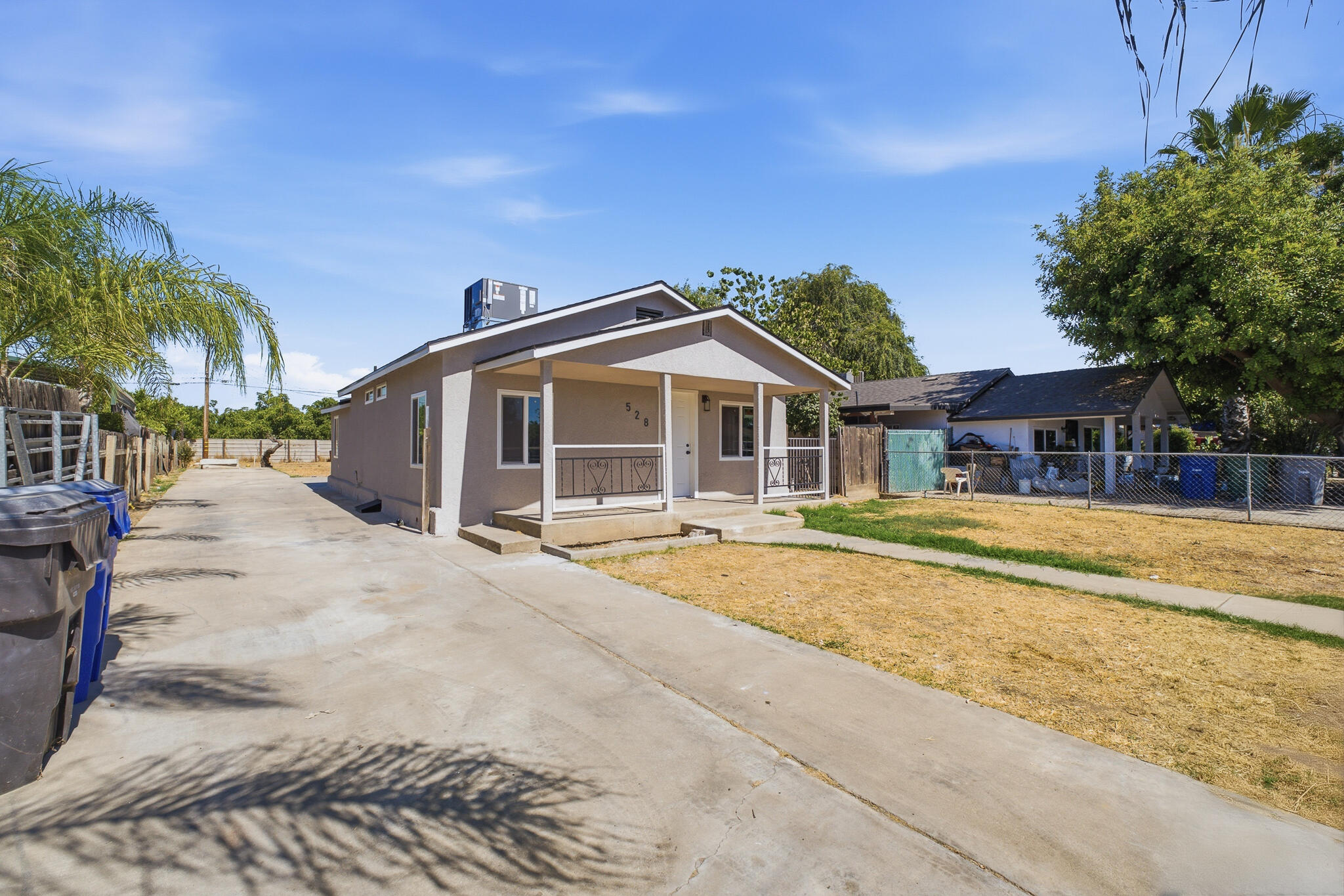 528 N Brundage Ave, Farmersville, CA 93223