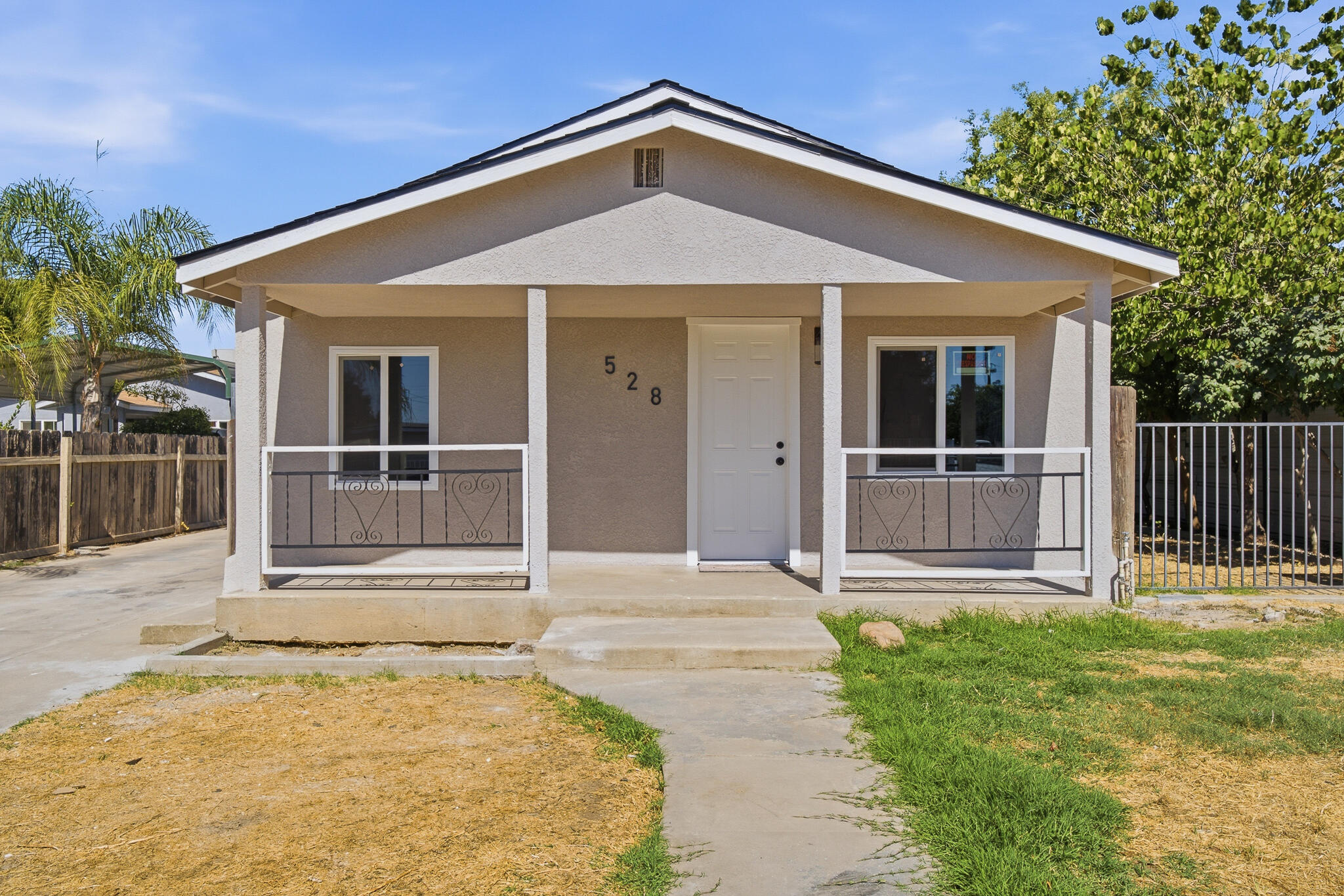528 N Brundage Ave, Farmersville, CA 93223