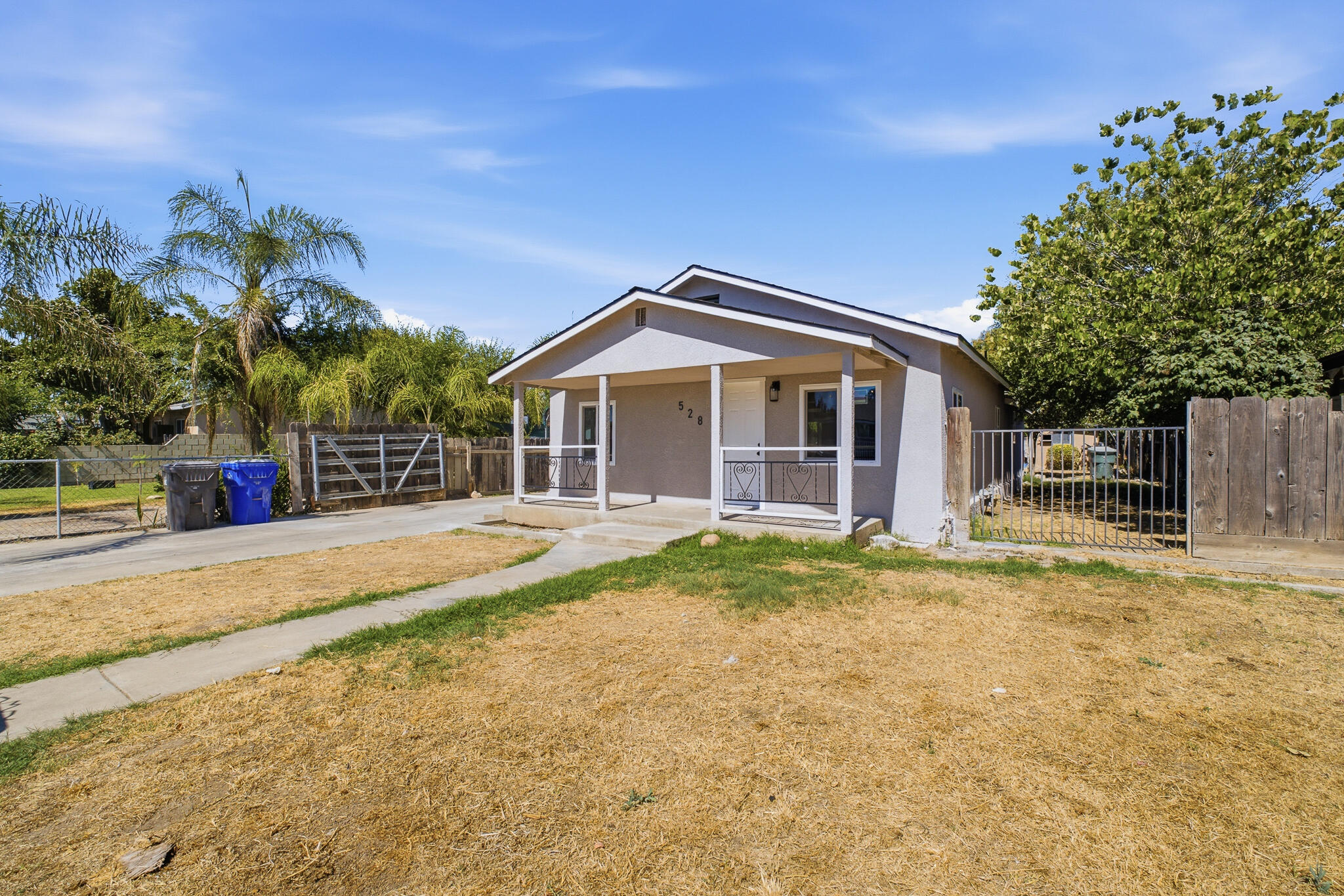 528 N Brundage Ave, Farmersville, CA 93223