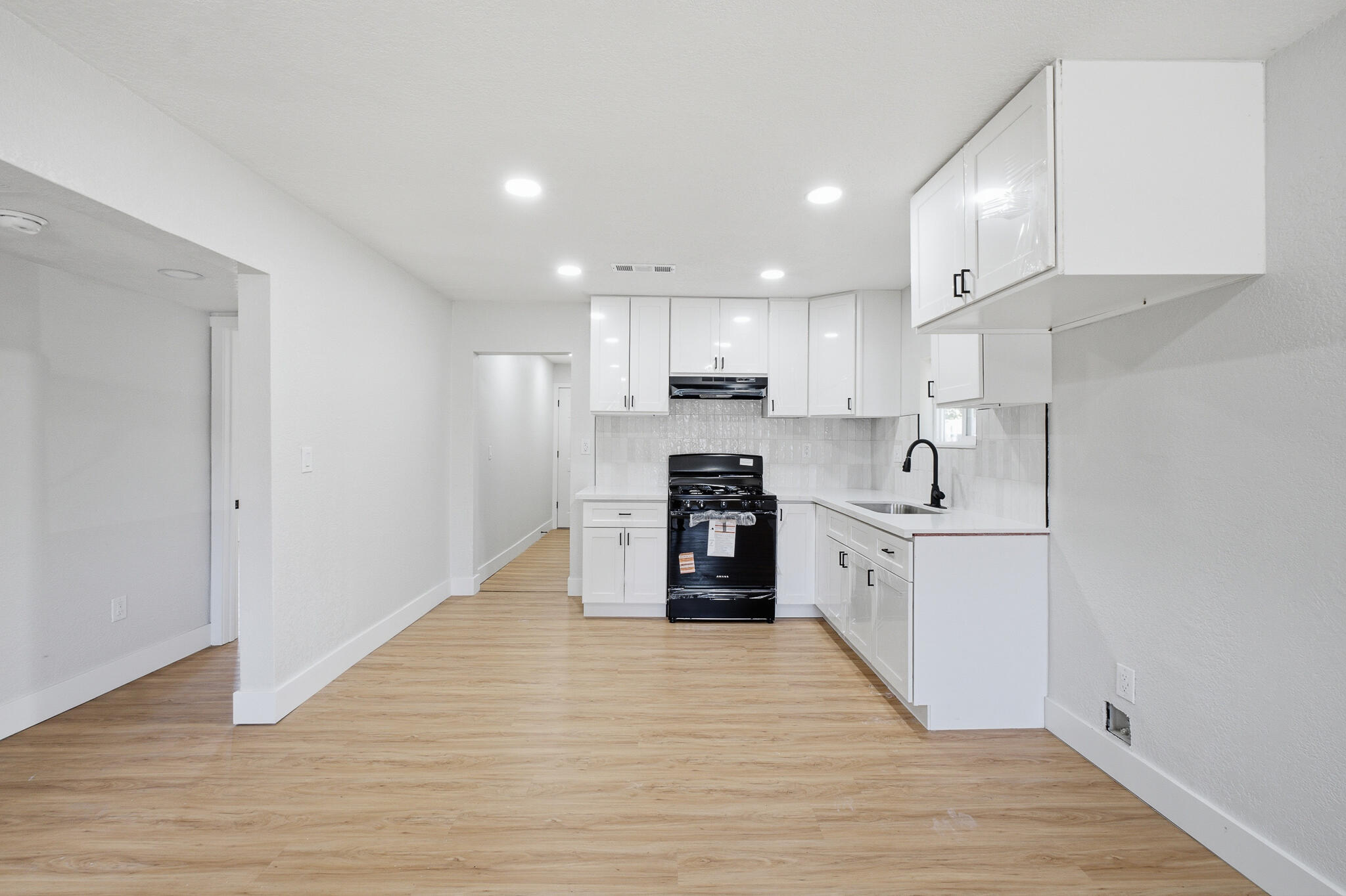 528 N Brundage Ave, Farmersville, CA 93223