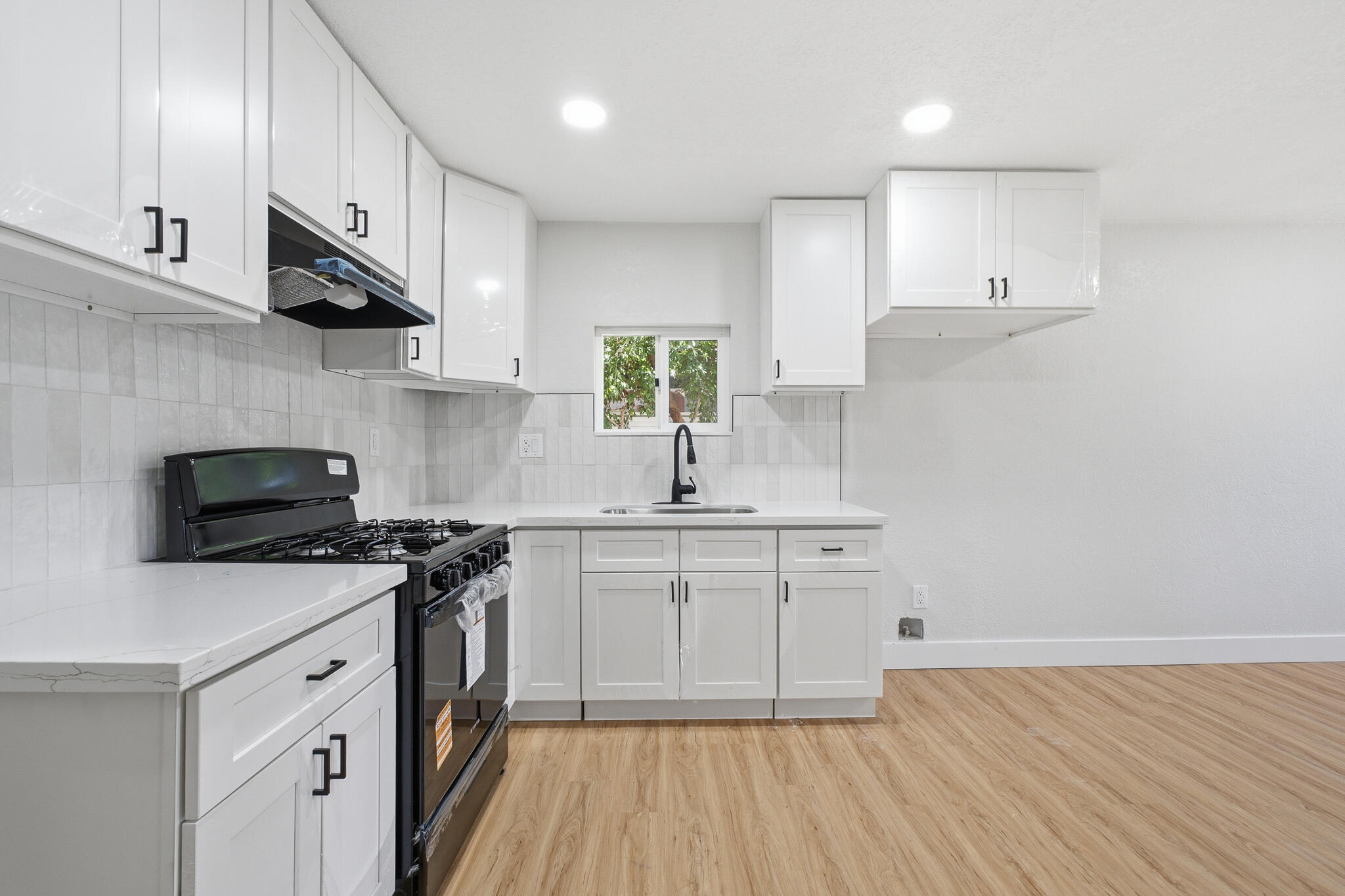 528 N Brundage Ave, Farmersville, CA 93223