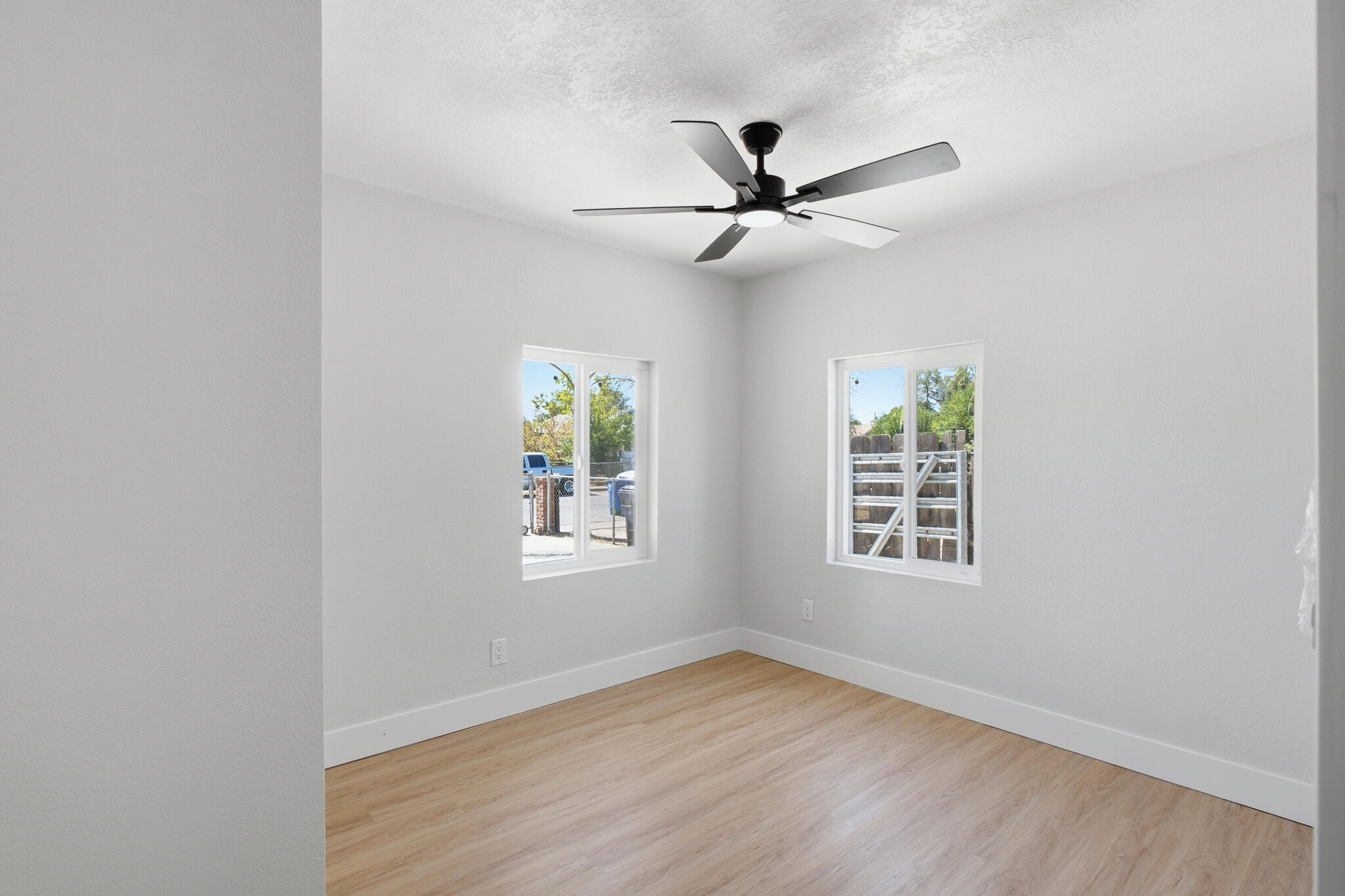 528 N Brundage Ave, Farmersville, CA 93223
