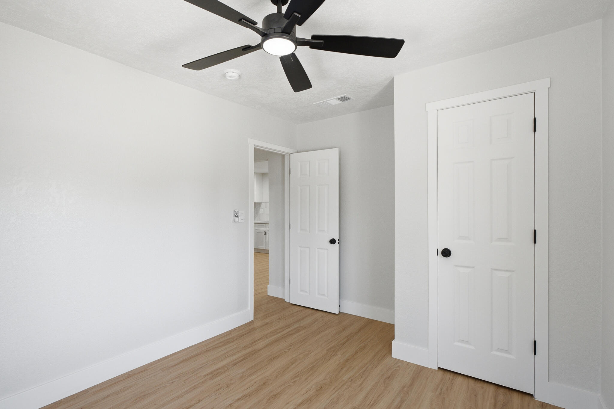 528 N Brundage Ave, Farmersville, CA 93223