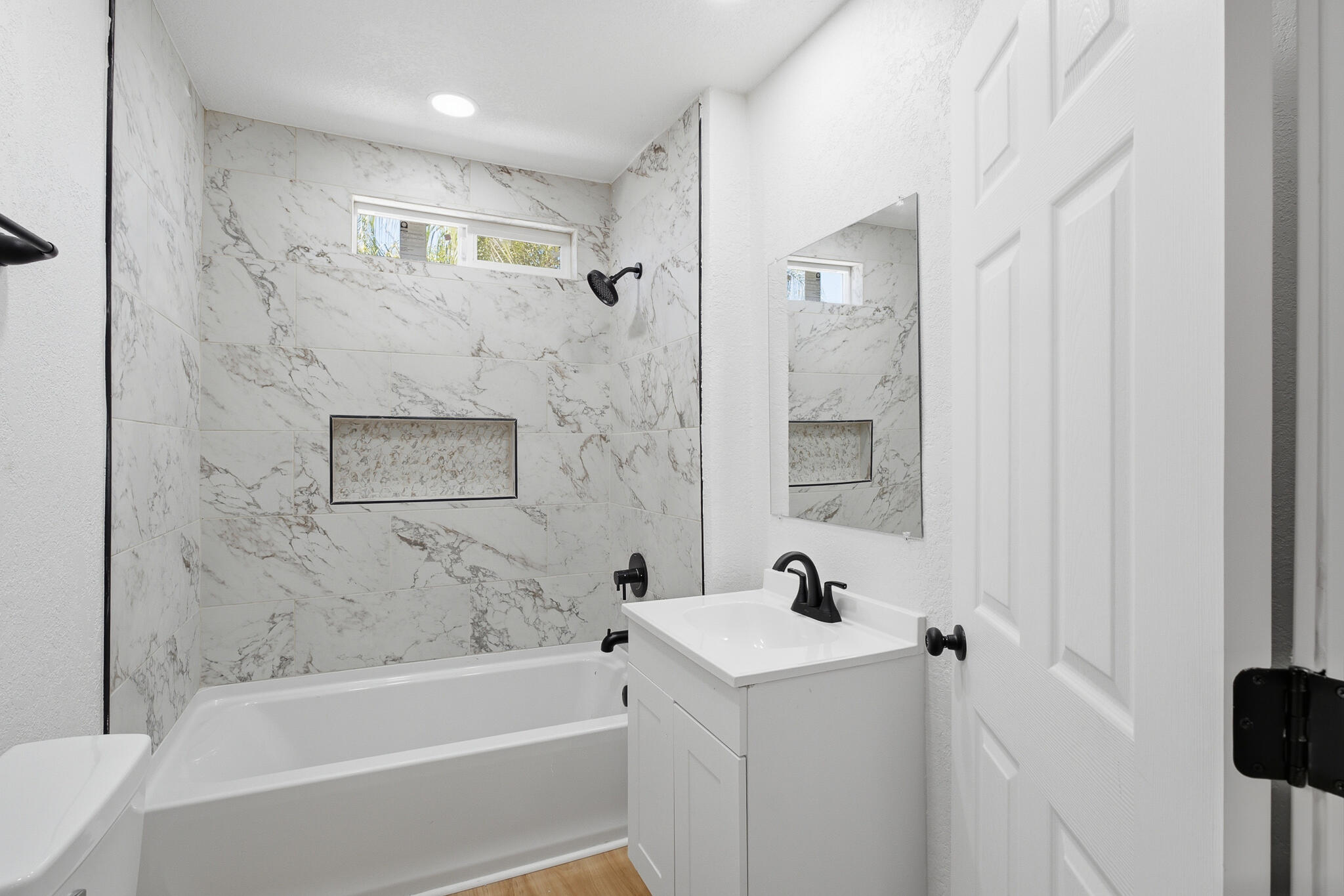 528 N Brundage Ave, Farmersville, CA 93223