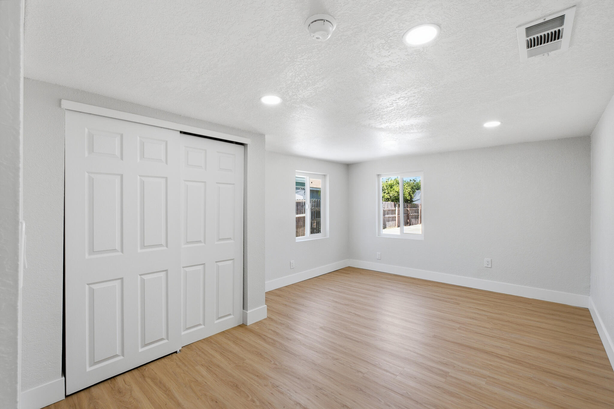 528 N Brundage Ave, Farmersville, CA 93223