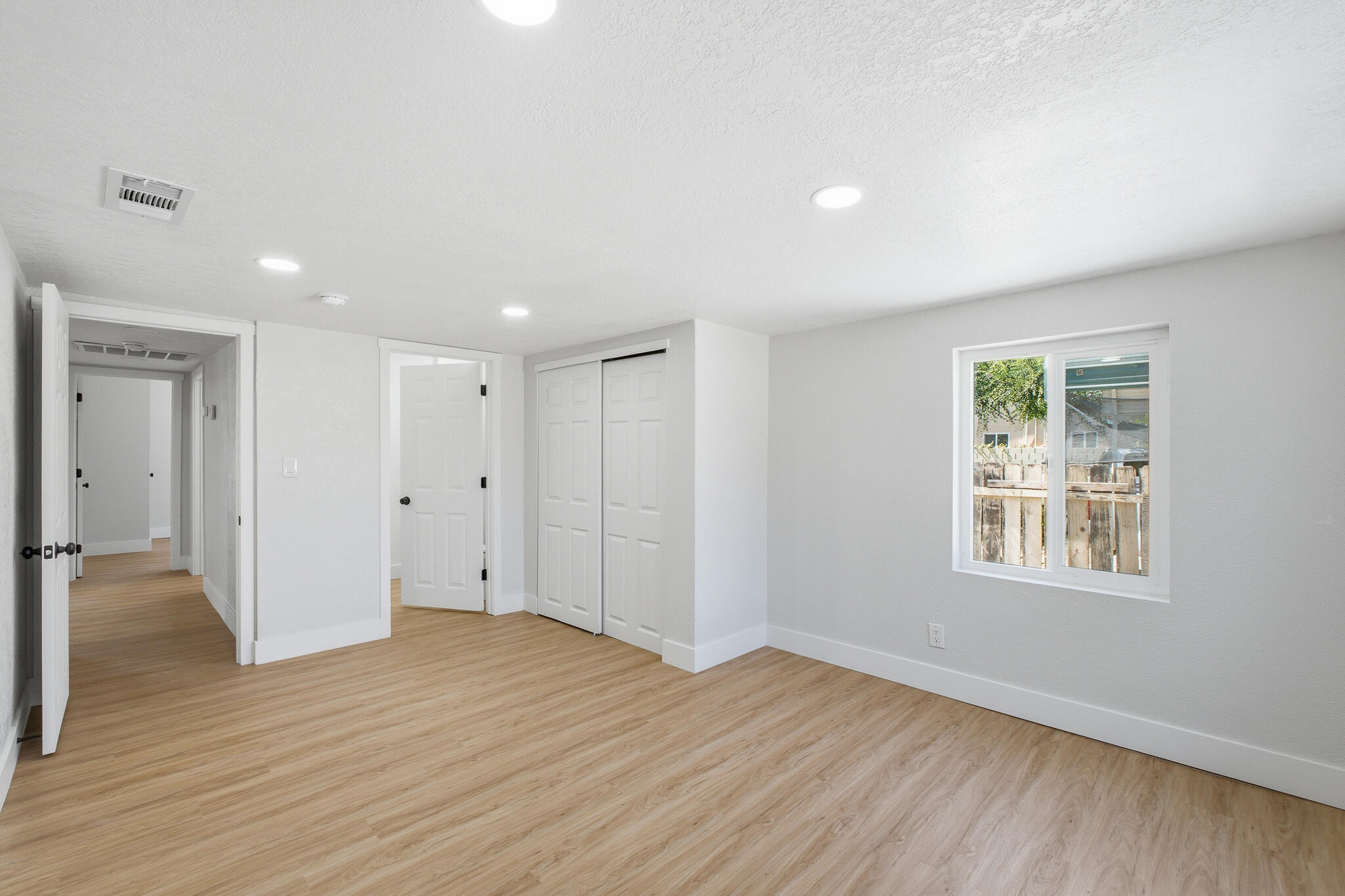 528 N Brundage Ave, Farmersville, CA 93223