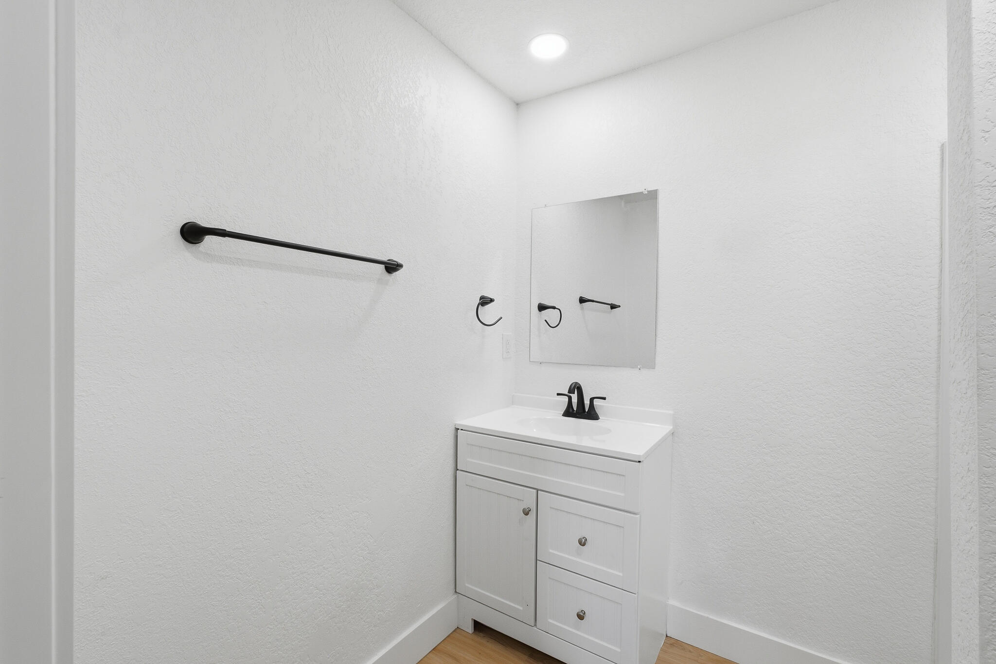 528 N Brundage Ave, Farmersville, CA 93223