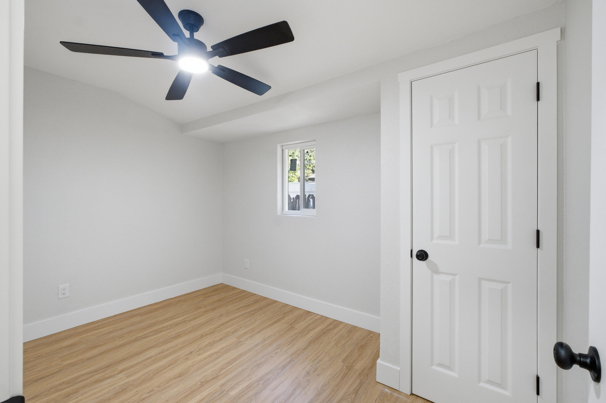 528 N Brundage Ave, Farmersville, CA 93223