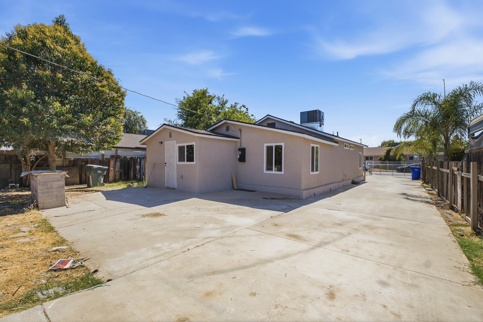 528 N Brundage Ave, Farmersville, CA 93223