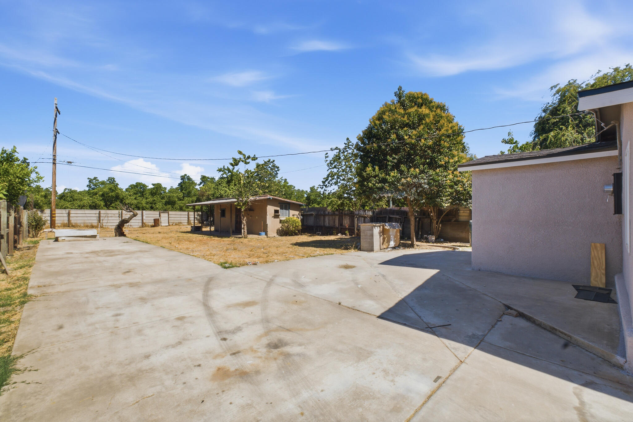 528 N Brundage Ave, Farmersville, CA 93223