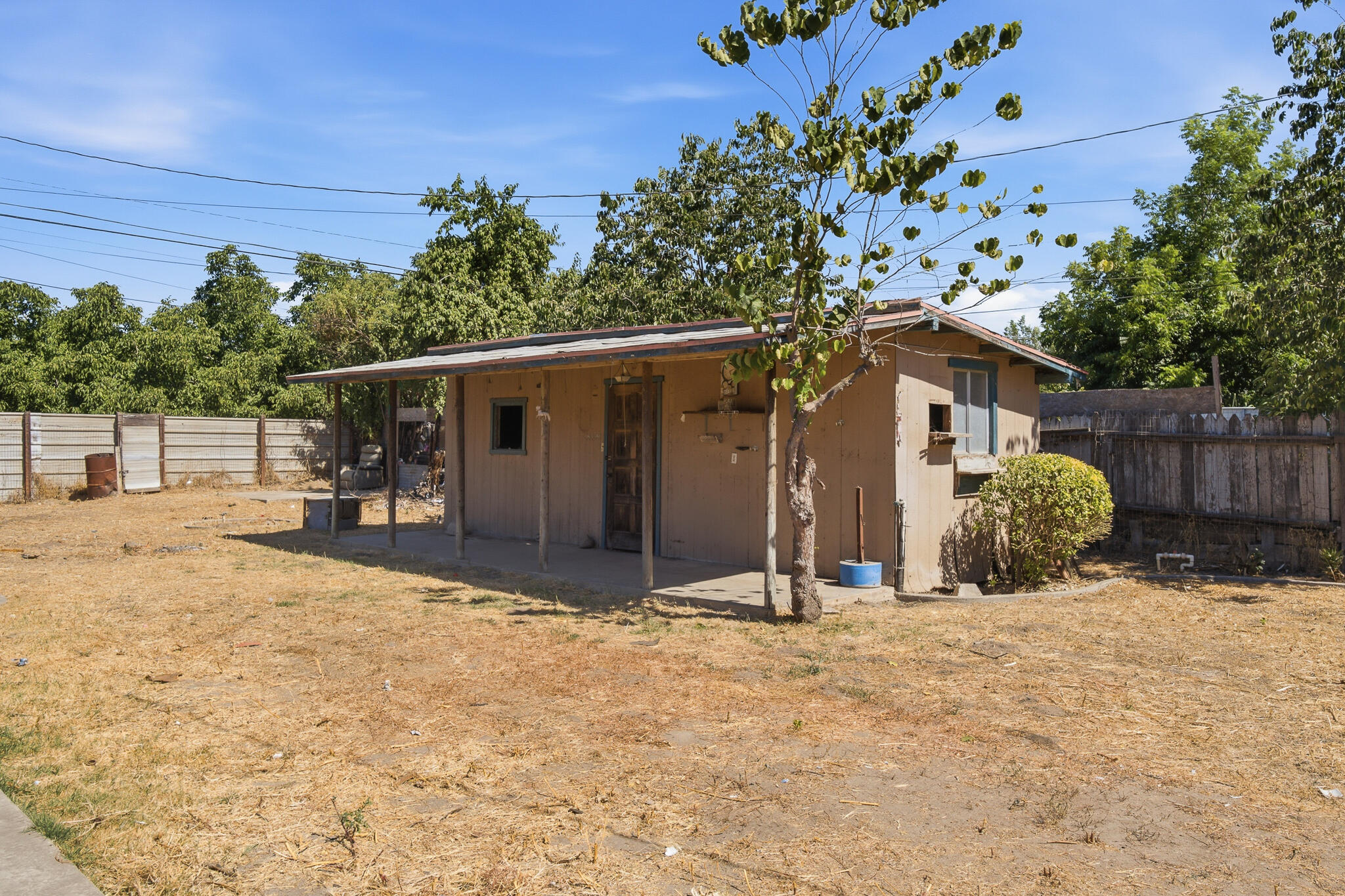 528 N Brundage Ave, Farmersville, CA 93223