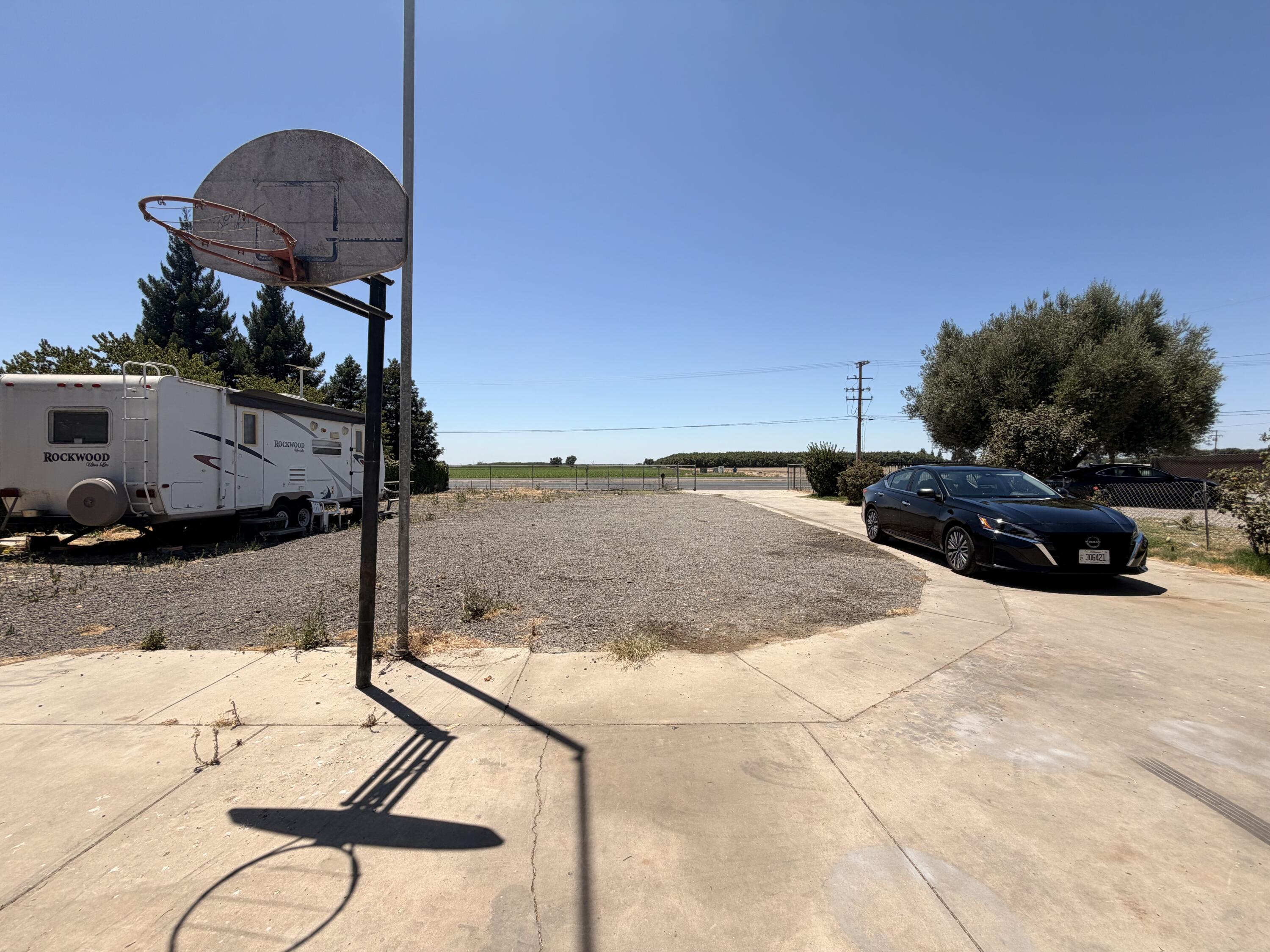 26176 N Mooney Blvd, Tulare, CA 93274