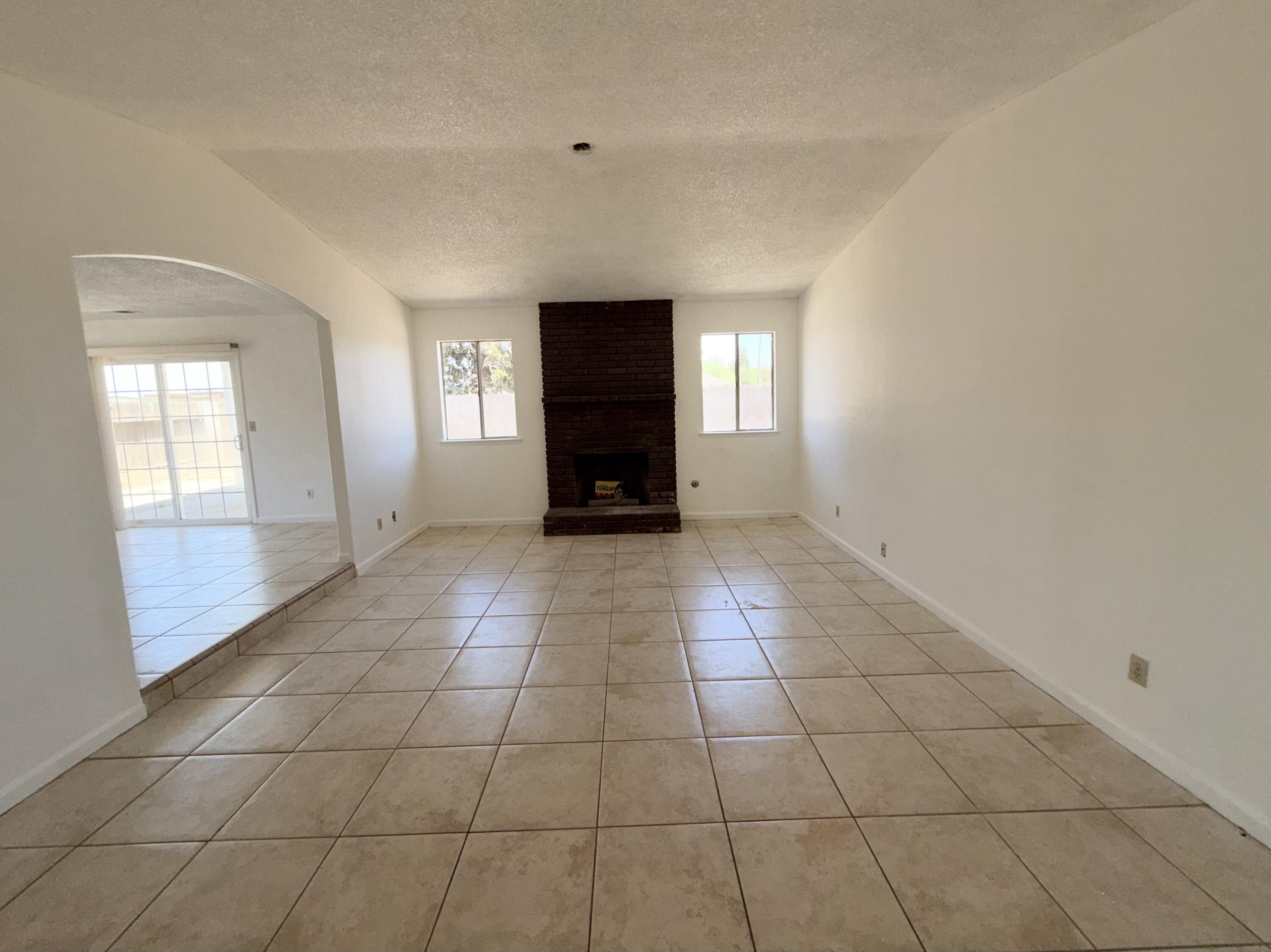 26176 N Mooney Blvd, Tulare, CA 93274
