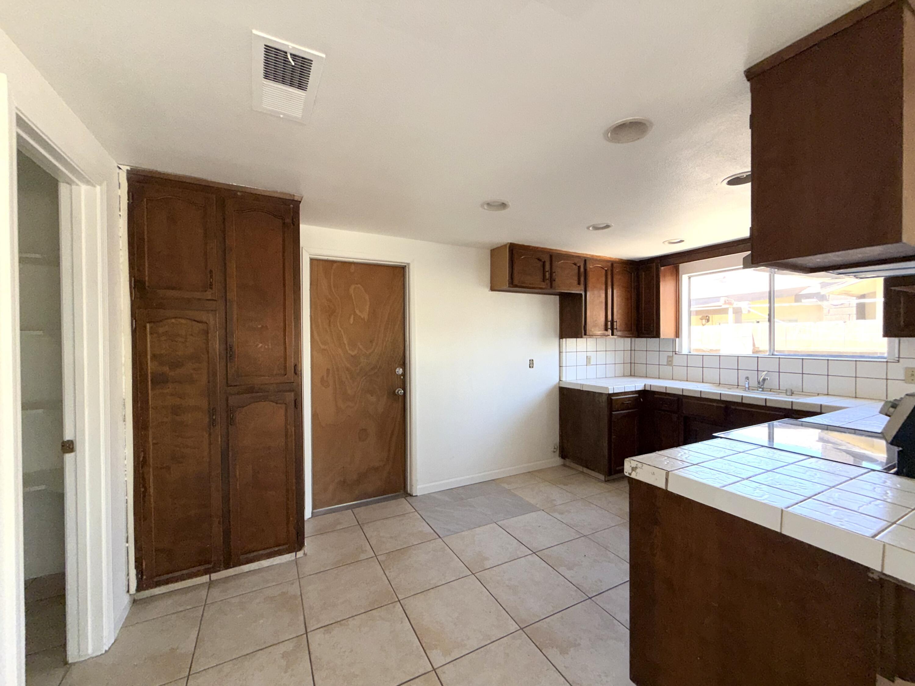 26176 N Mooney Blvd, Tulare, CA 93274